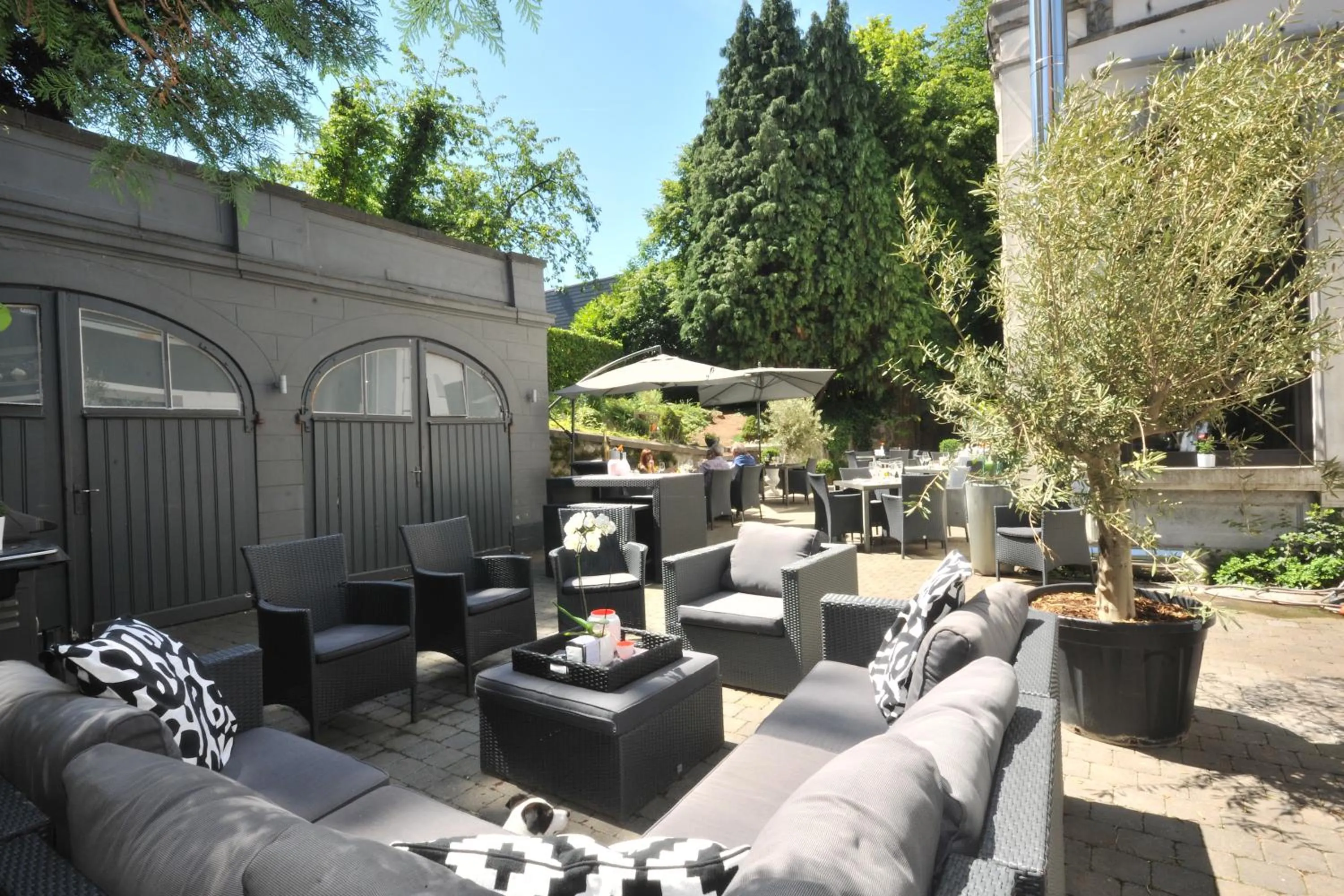 Patio in B&B Au Clair Obscur