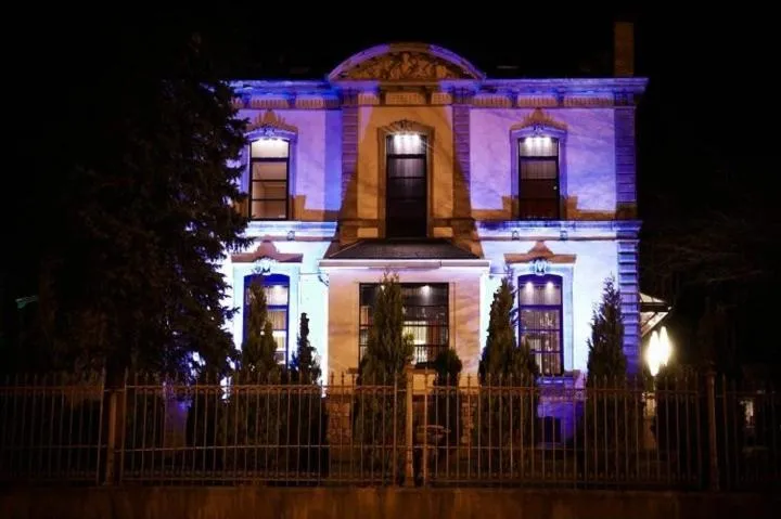 Facade/entrance in B&B Au Clair Obscur