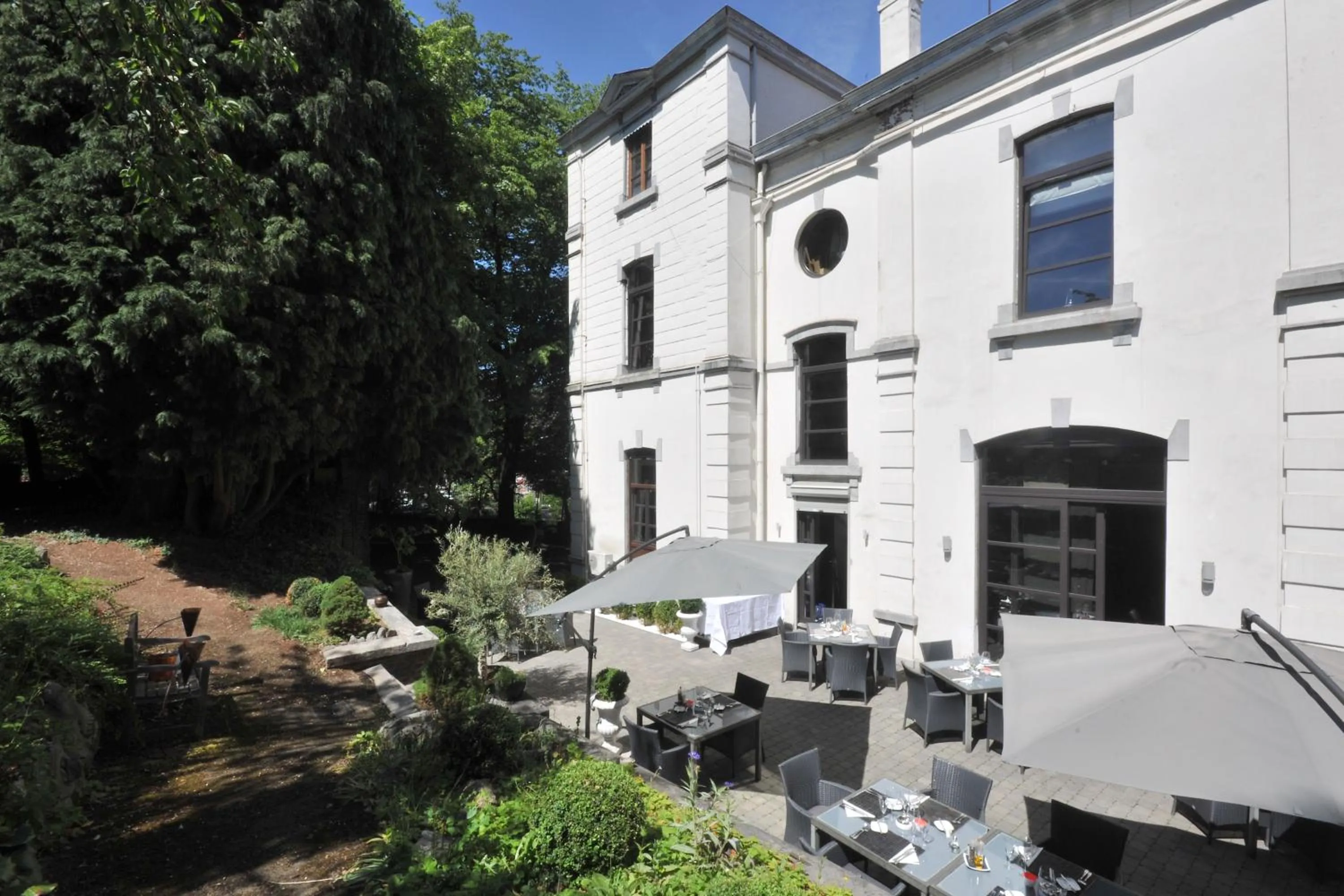 Garden in B&B Au Clair Obscur