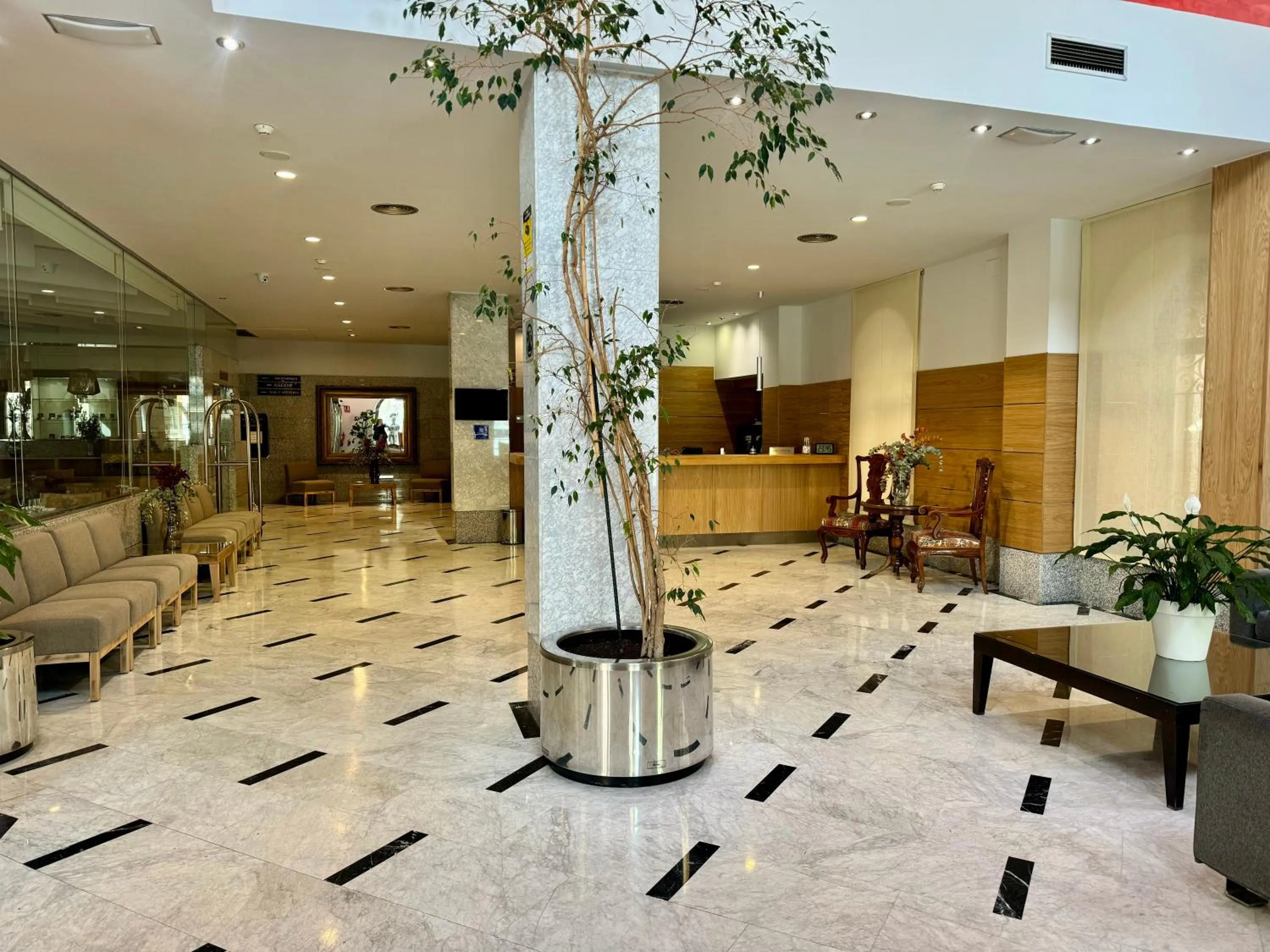 Lobby or reception in Hotel San Juan de los Reyes