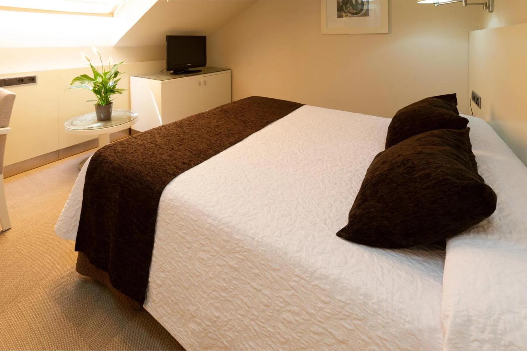 Bed in Hotel San Juan de los Reyes