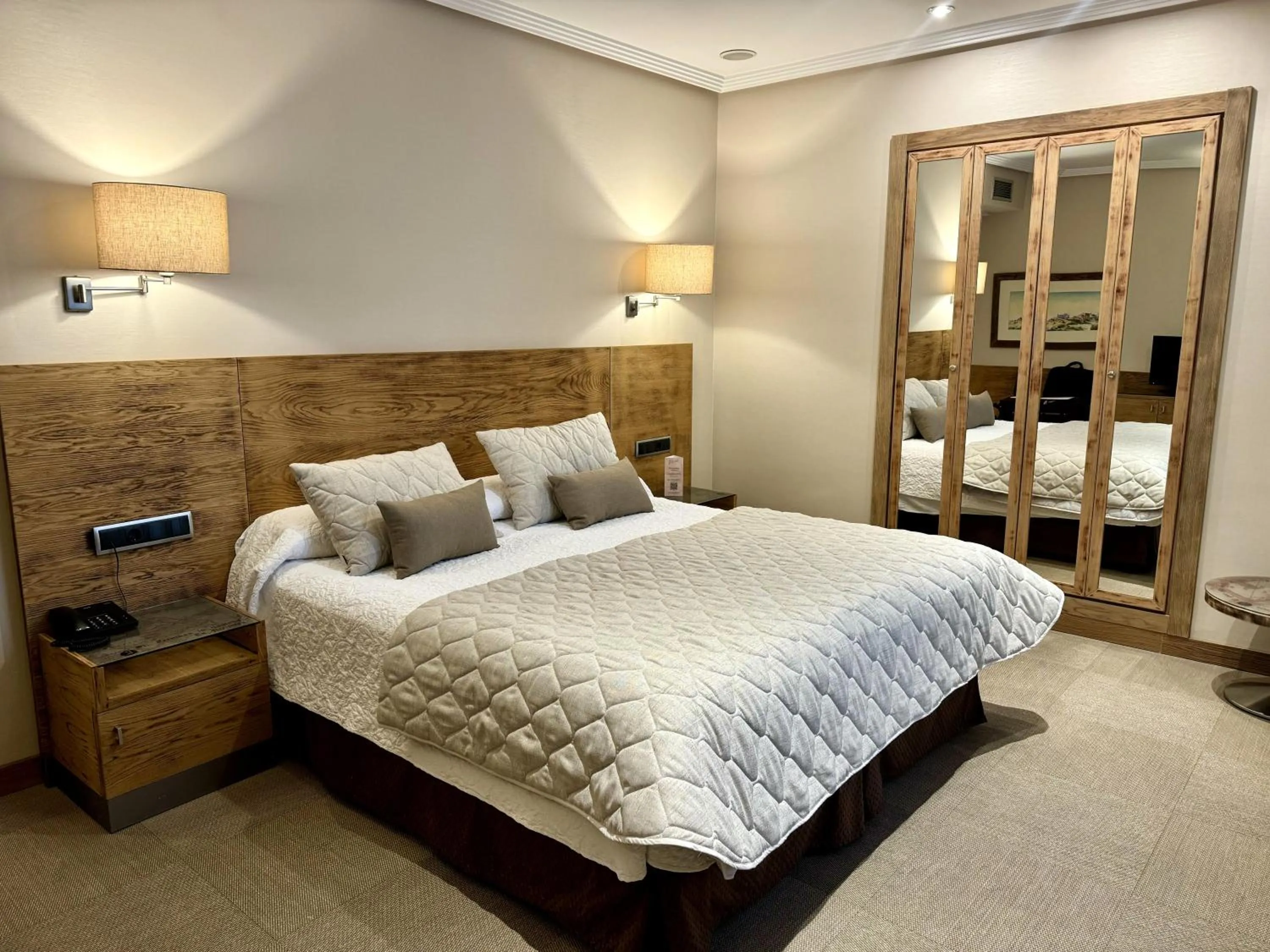 Photo of the whole room, Bed in Hotel San Juan de los Reyes