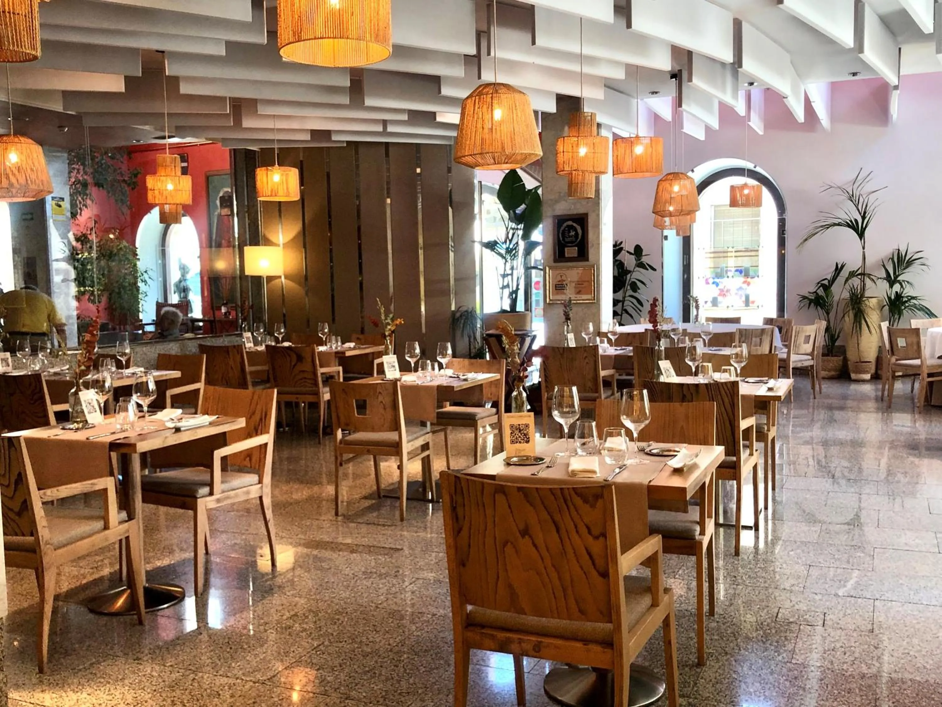 Restaurant/places to eat in Hotel San Juan de los Reyes