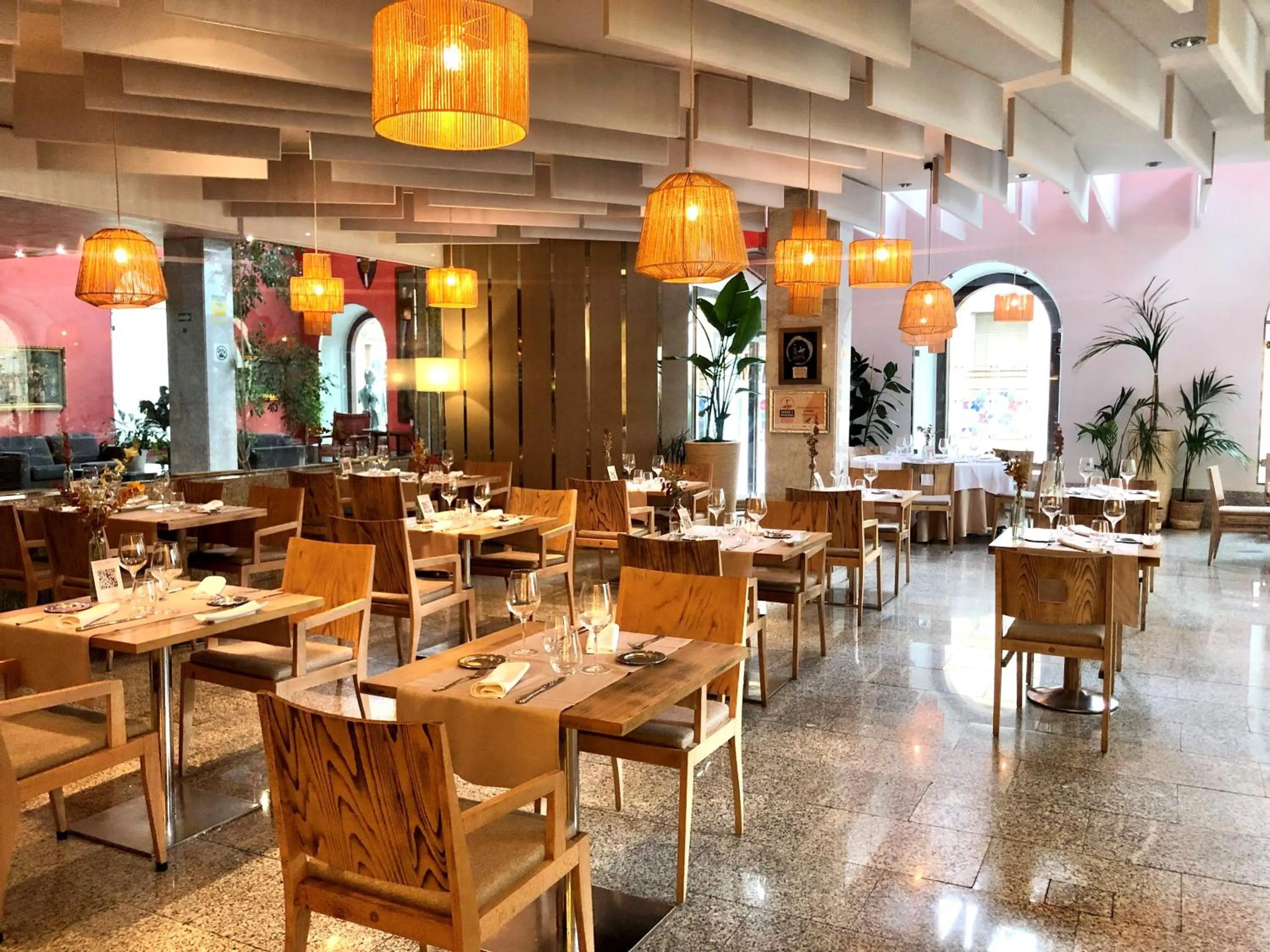 Restaurant/places to eat in Hotel San Juan de los Reyes