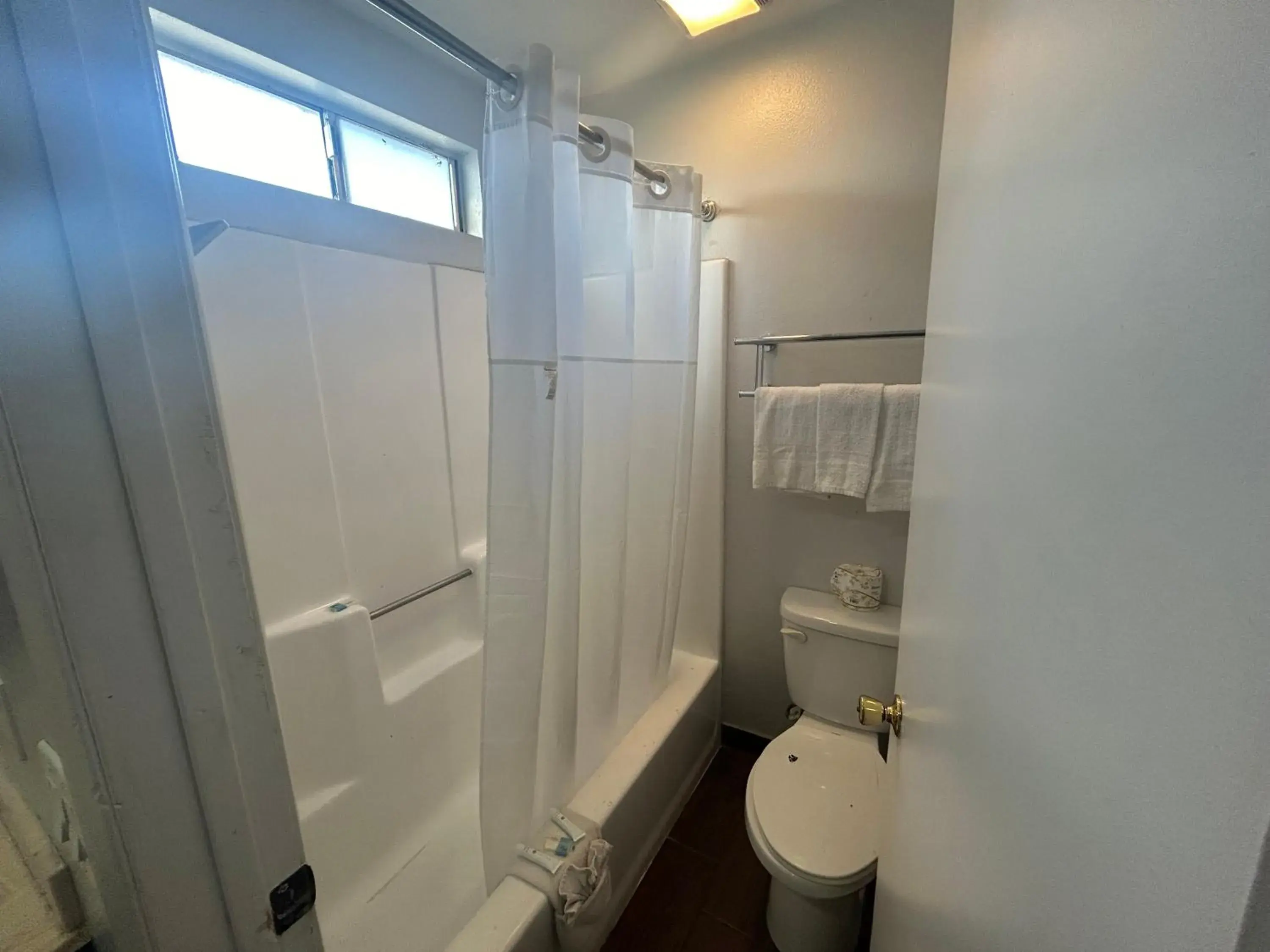 Bathroom in Studio 6 Hemet, CA Bathroom in Studio 6 Hemet, CA
