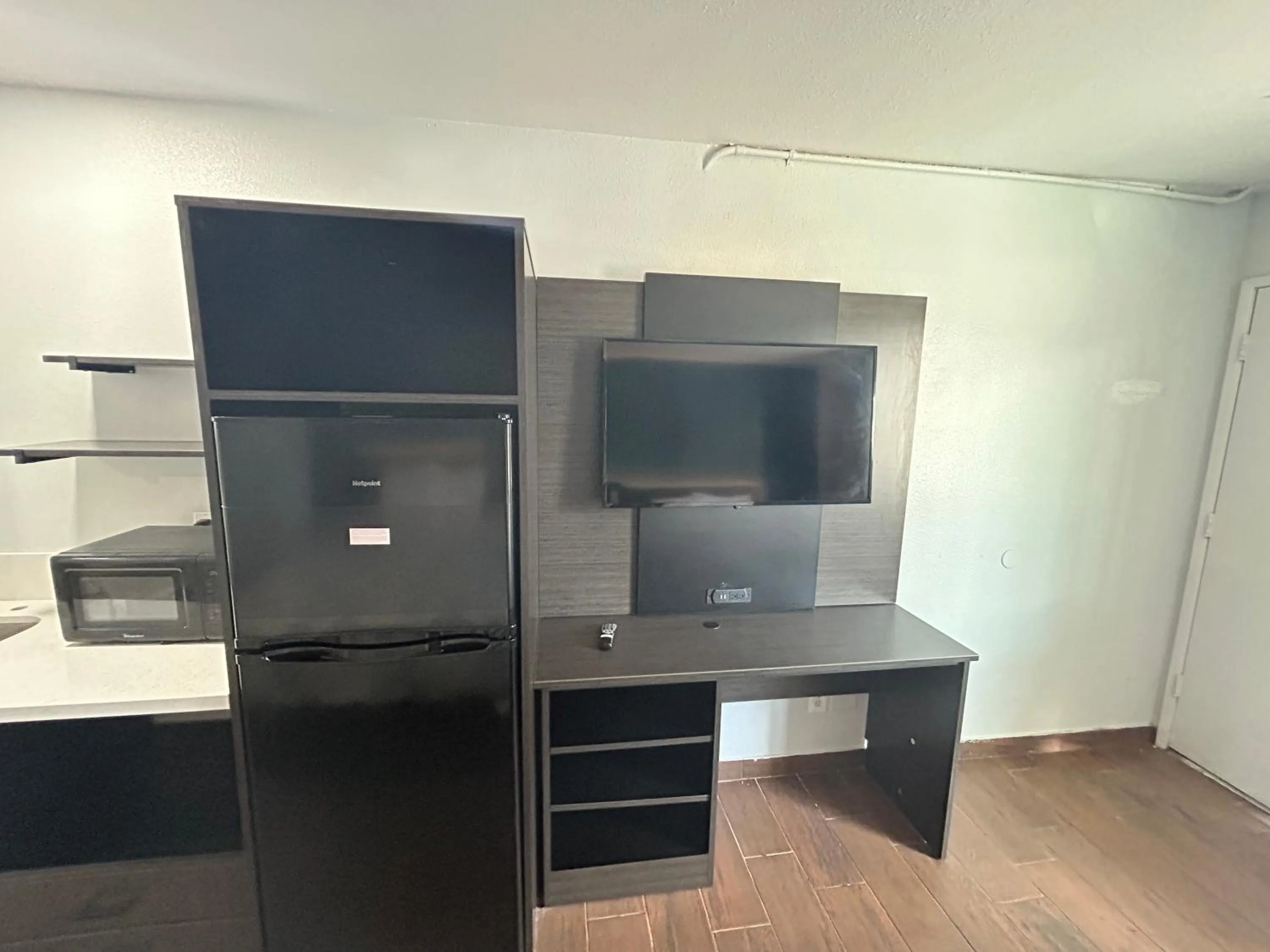 oven in Studio 6 Hemet, CA