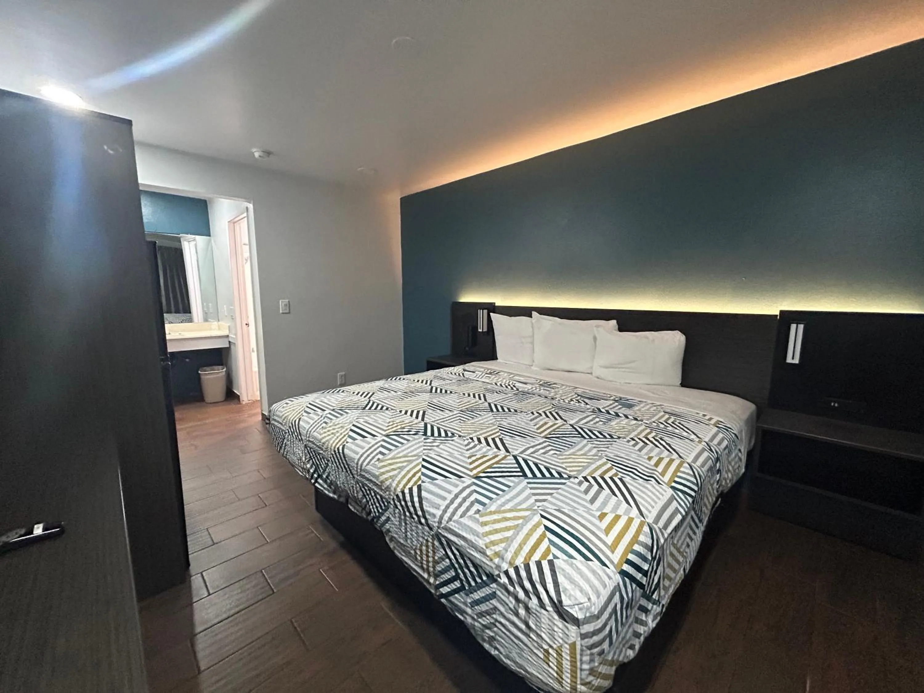 Bedroom, Bed in Studio 6 Hemet, CA