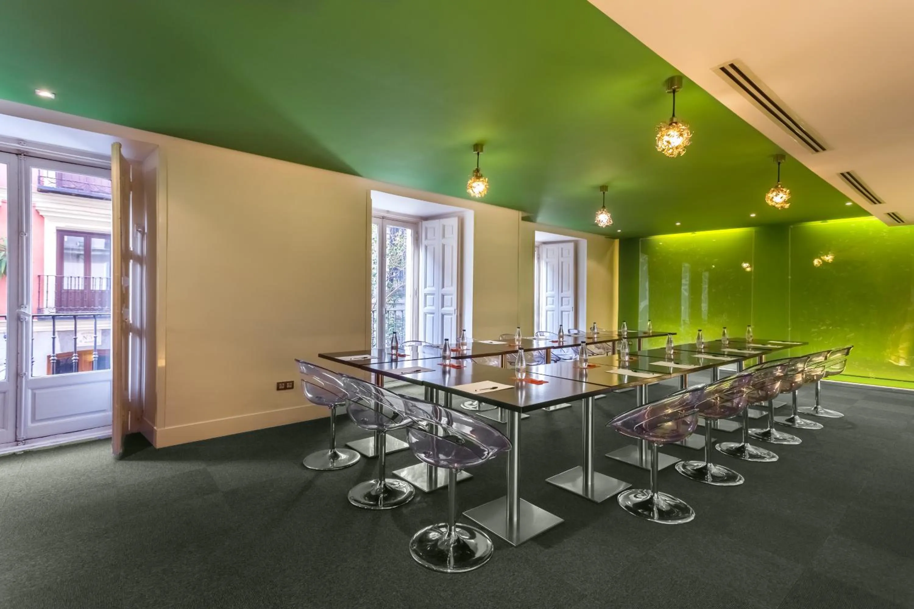 Business facilities in Room Mate Mario, Madrid