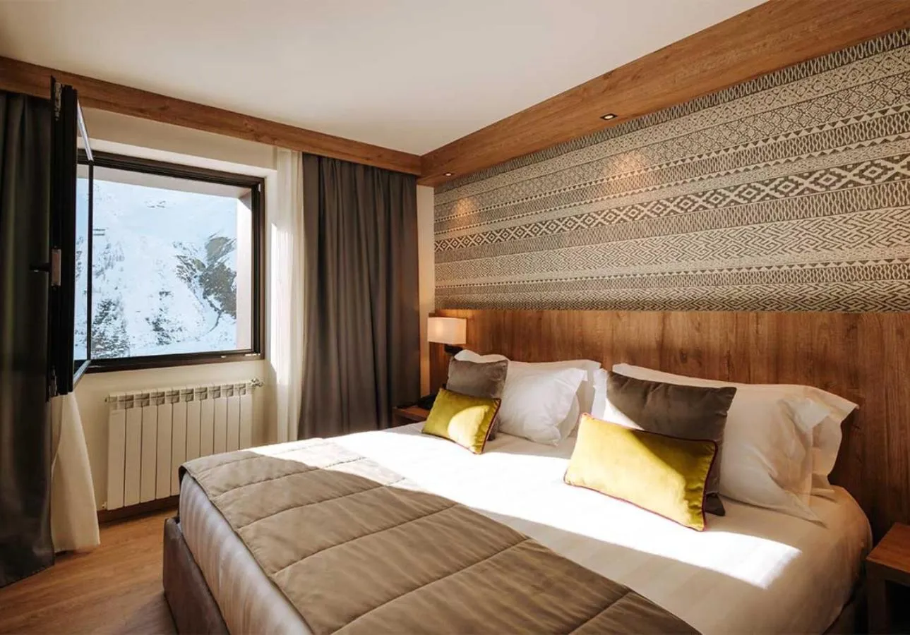 Bedroom, Bed in Valtur Cervinia Cristallo Ski Resort