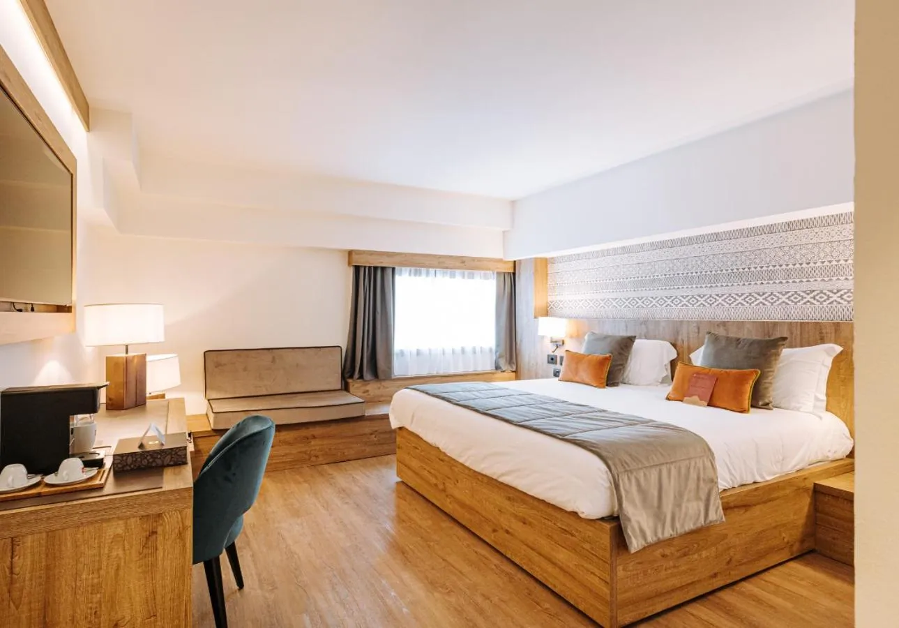 Bedroom, Bed in Valtur Cervinia Cristallo Ski Resort