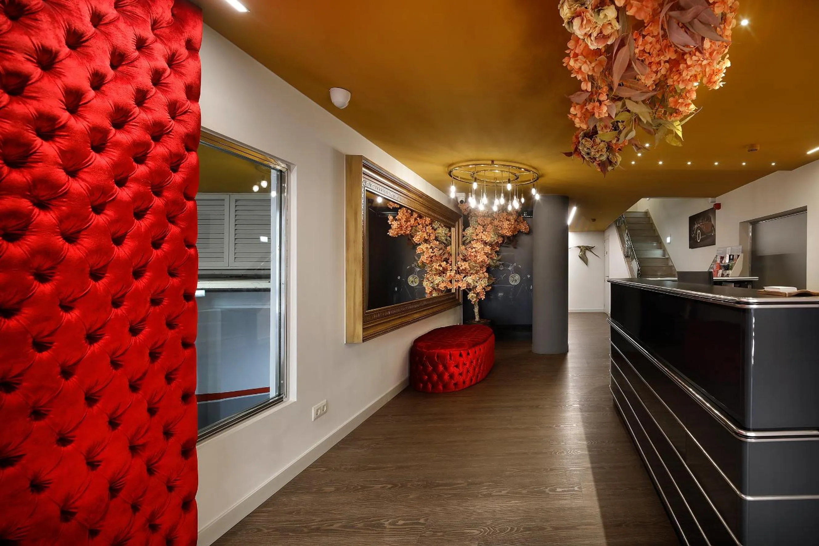 Lobby or reception in Apartaments-Hotel Hispanos 7 Suiza