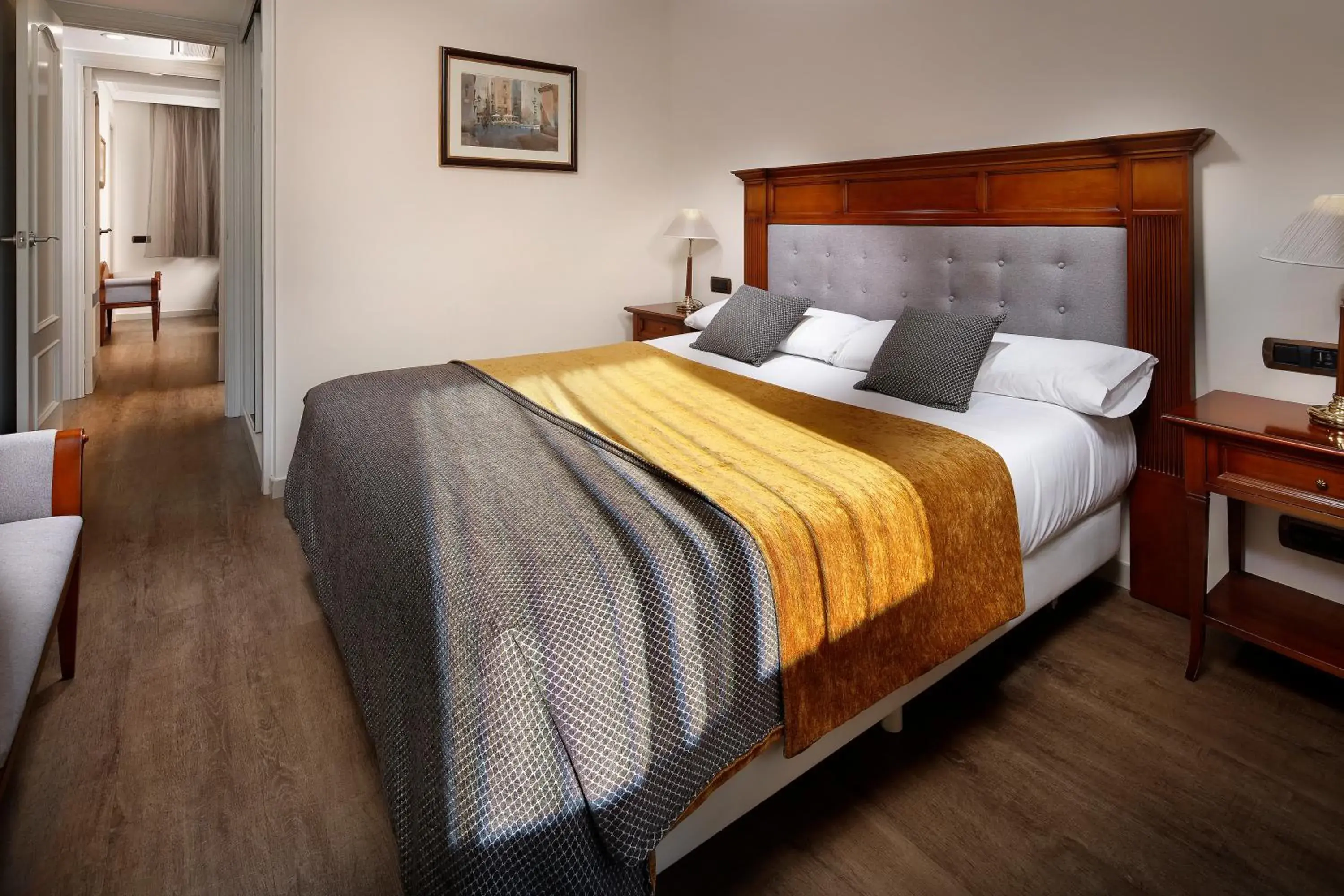 Bedroom, Bed in Apartaments-Hotel Hispanos 7 Suiza Bedroom, Bed in Apartaments-Hotel Hispanos 7 Suiza