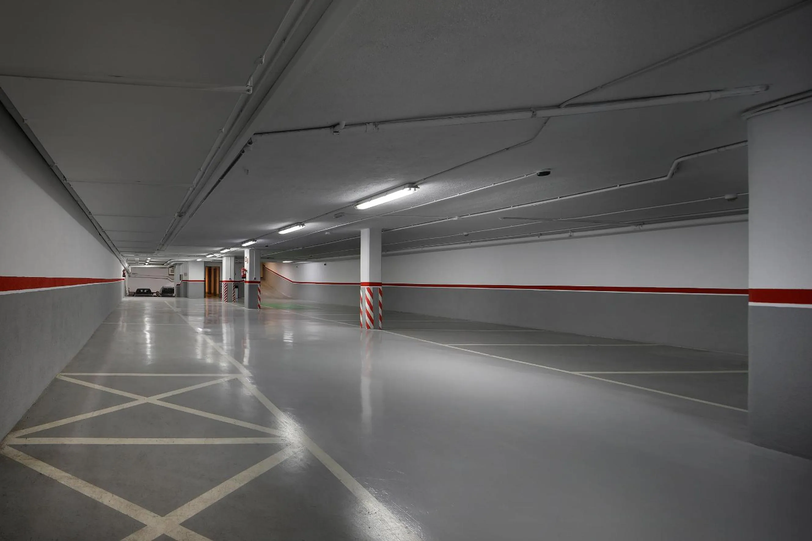 Parking in Apartaments-Hotel Hispanos 7 Suiza