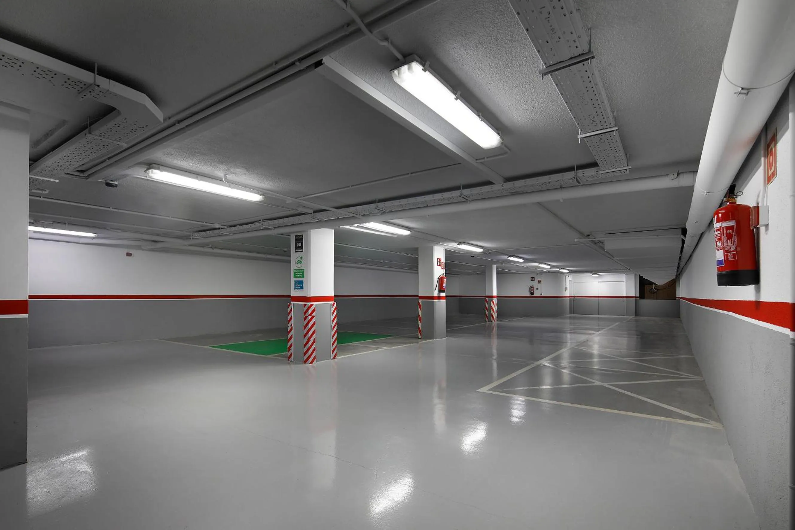 Parking in Apartaments-Hotel Hispanos 7 Suiza