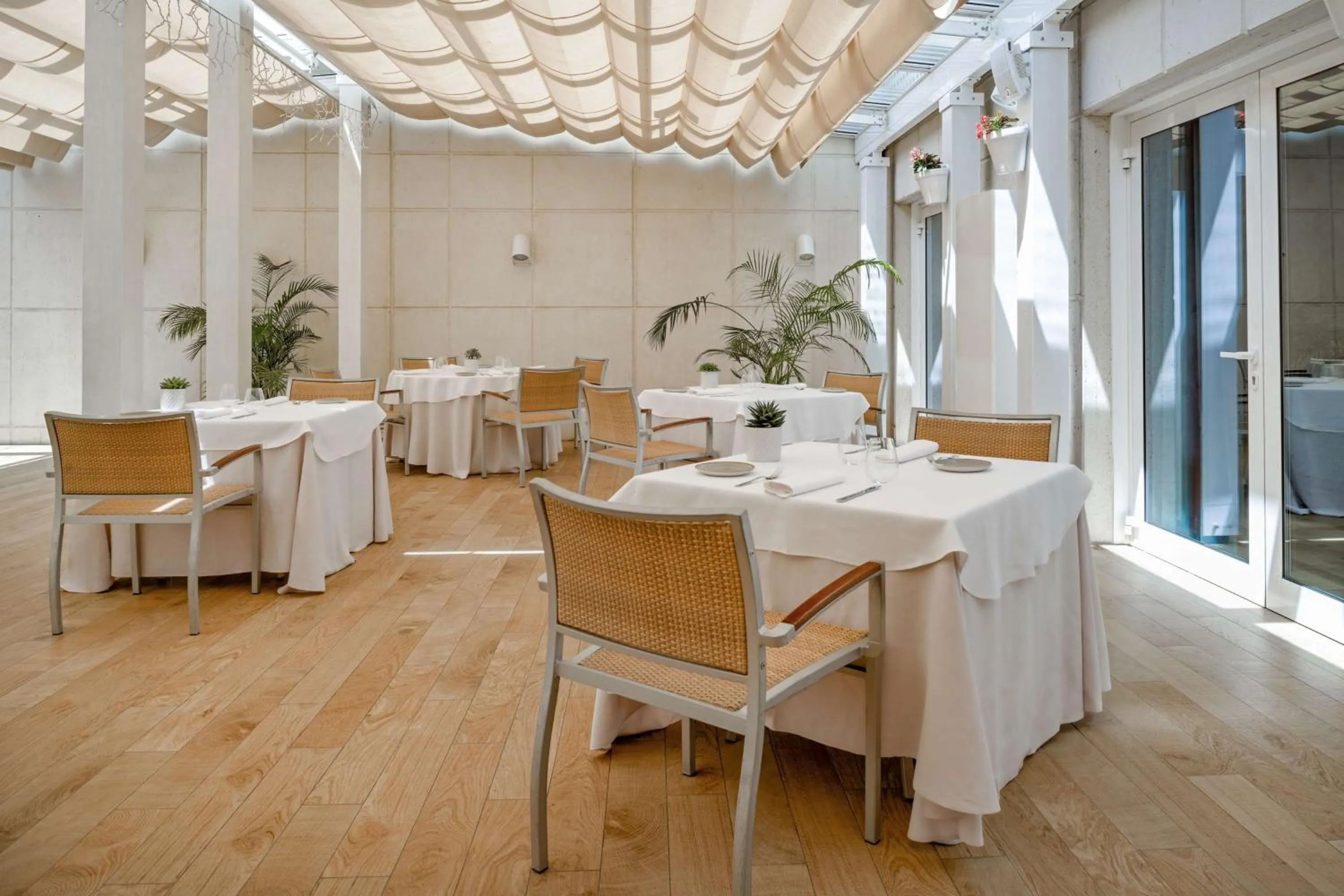 Restaurant/places to eat in NH Collection Marbella