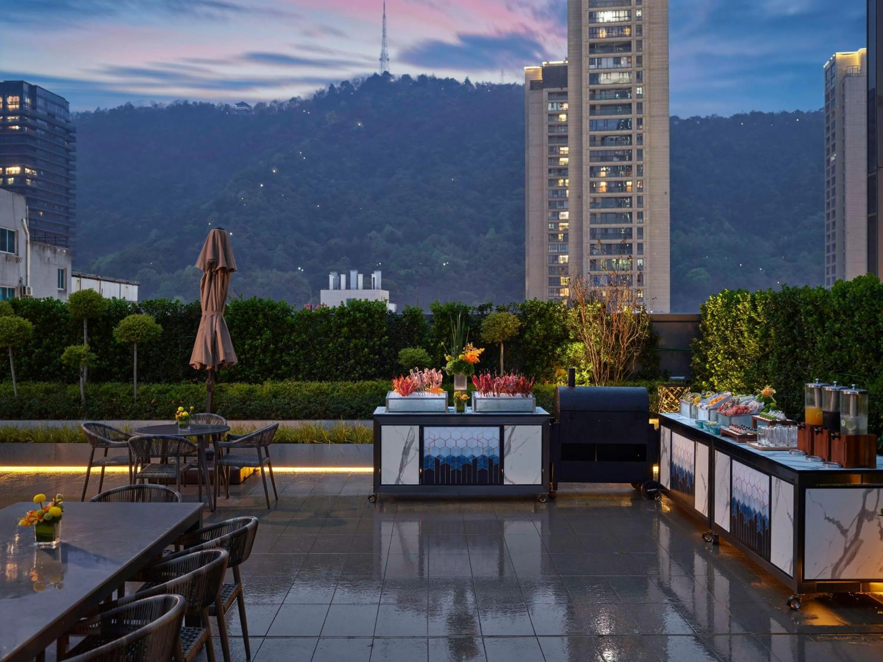 Lounge or bar in Hilton Zhuji