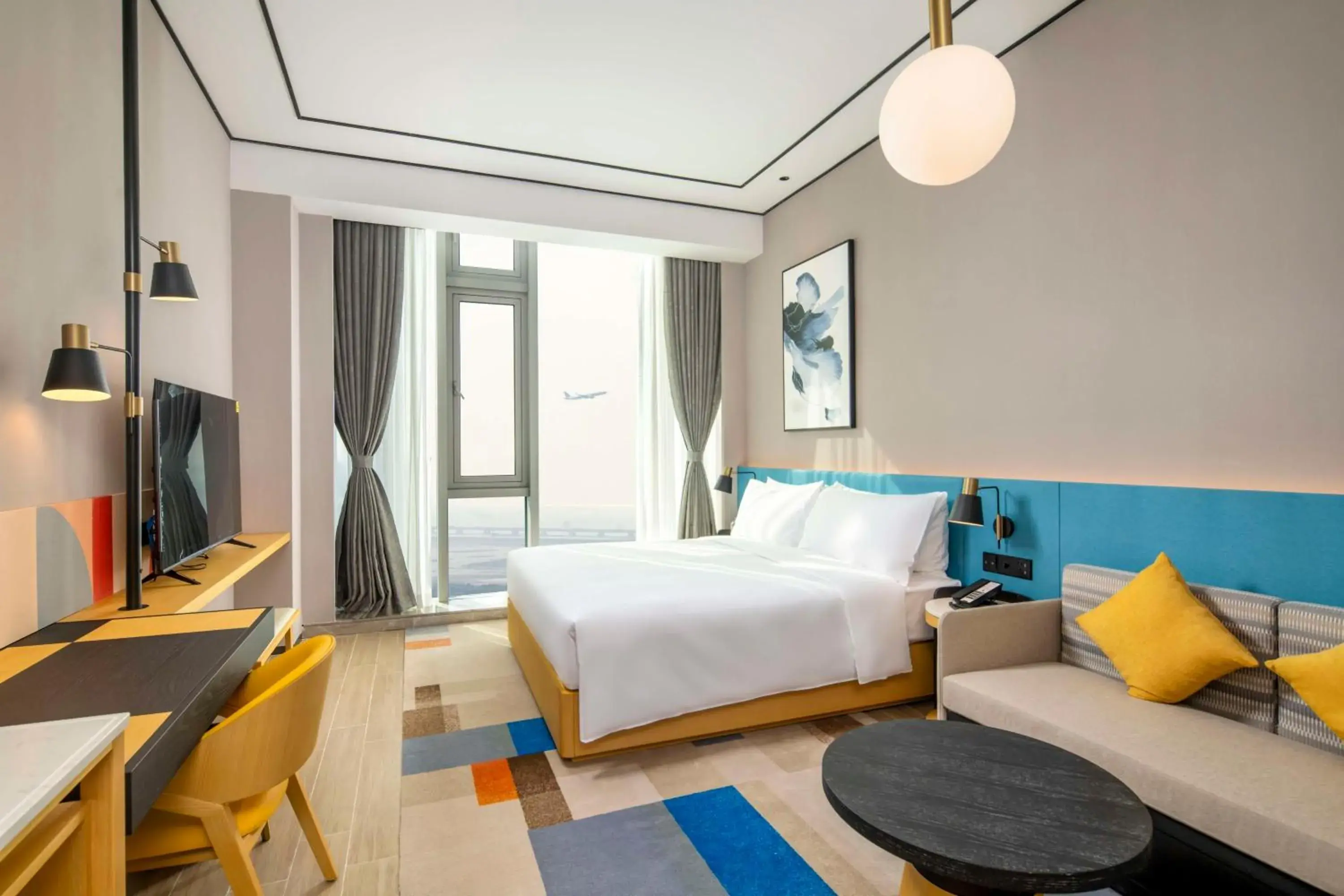 King Room in Hilton Garden Inn Shenzhen Airport,Enjoy 24-hour one way free delivery from hotel to Shenzhen Baoan Airport on the hour King Room in Hilton Garden Inn Shenzhen Airport,Enjoy 24-hour one way free delivery from hotel to Shenzhen Baoan Airport on the hour