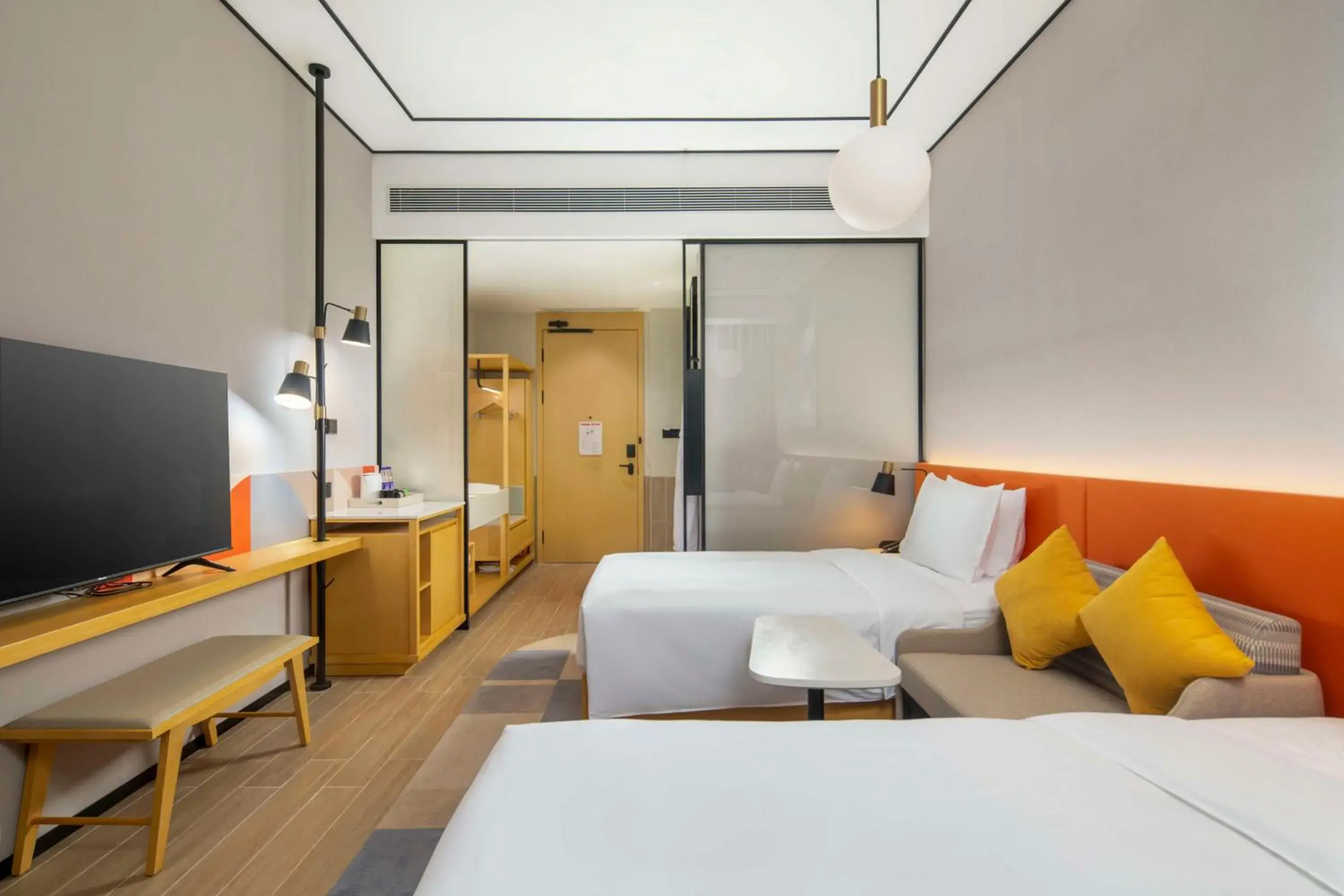 Twin Room in Hilton Garden Inn Shenzhen Airport,Enjoy 24-hour one way free delivery from hotel to Shenzhen Baoan Airport on the hour Twin Room in Hilton Garden Inn Shenzhen Airport,Enjoy 24-hour one way free delivery from hotel to Shenzhen Baoan Airport on the hour