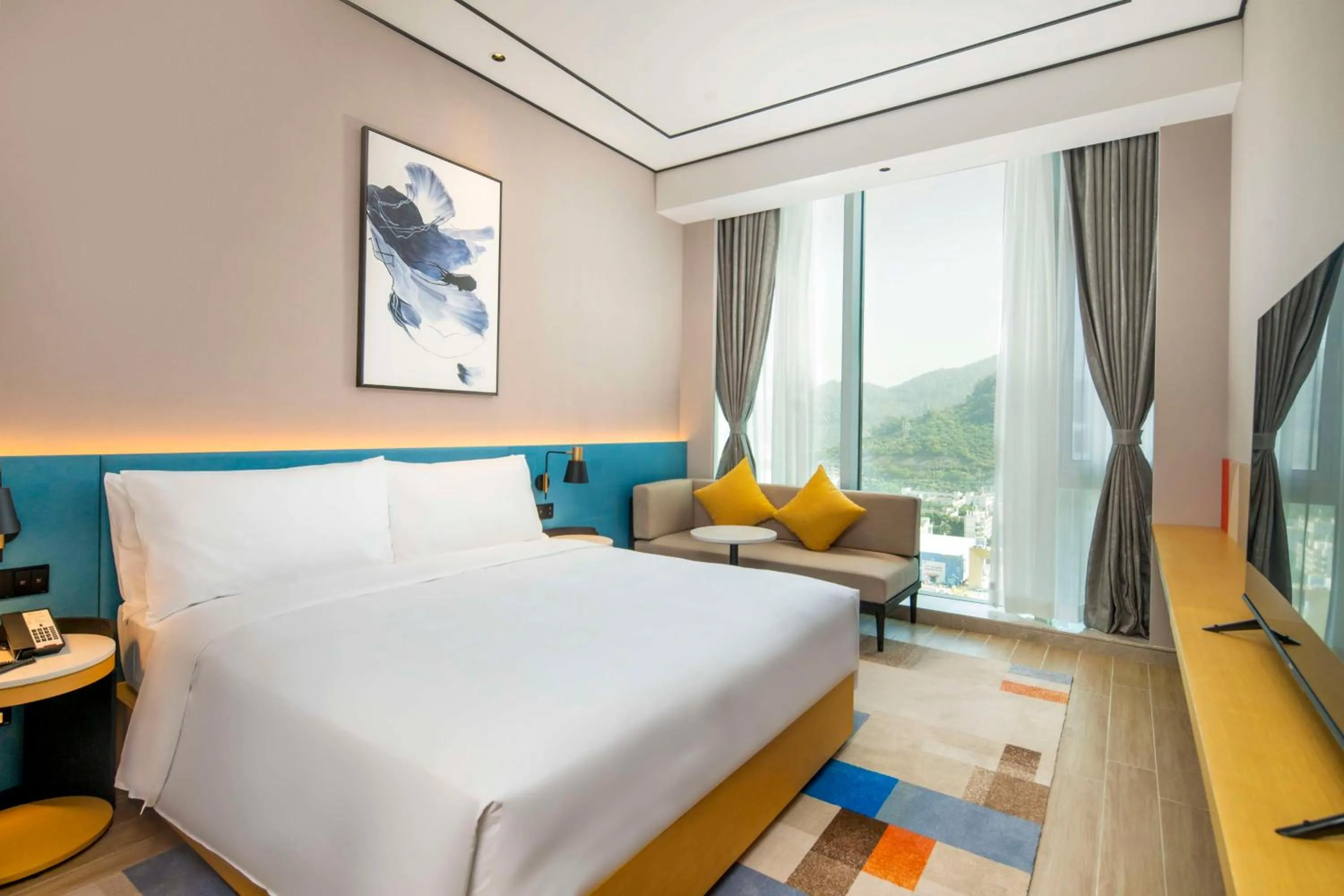 TV and multimedia, Bed in Hilton Garden Inn Shenzhen Airport