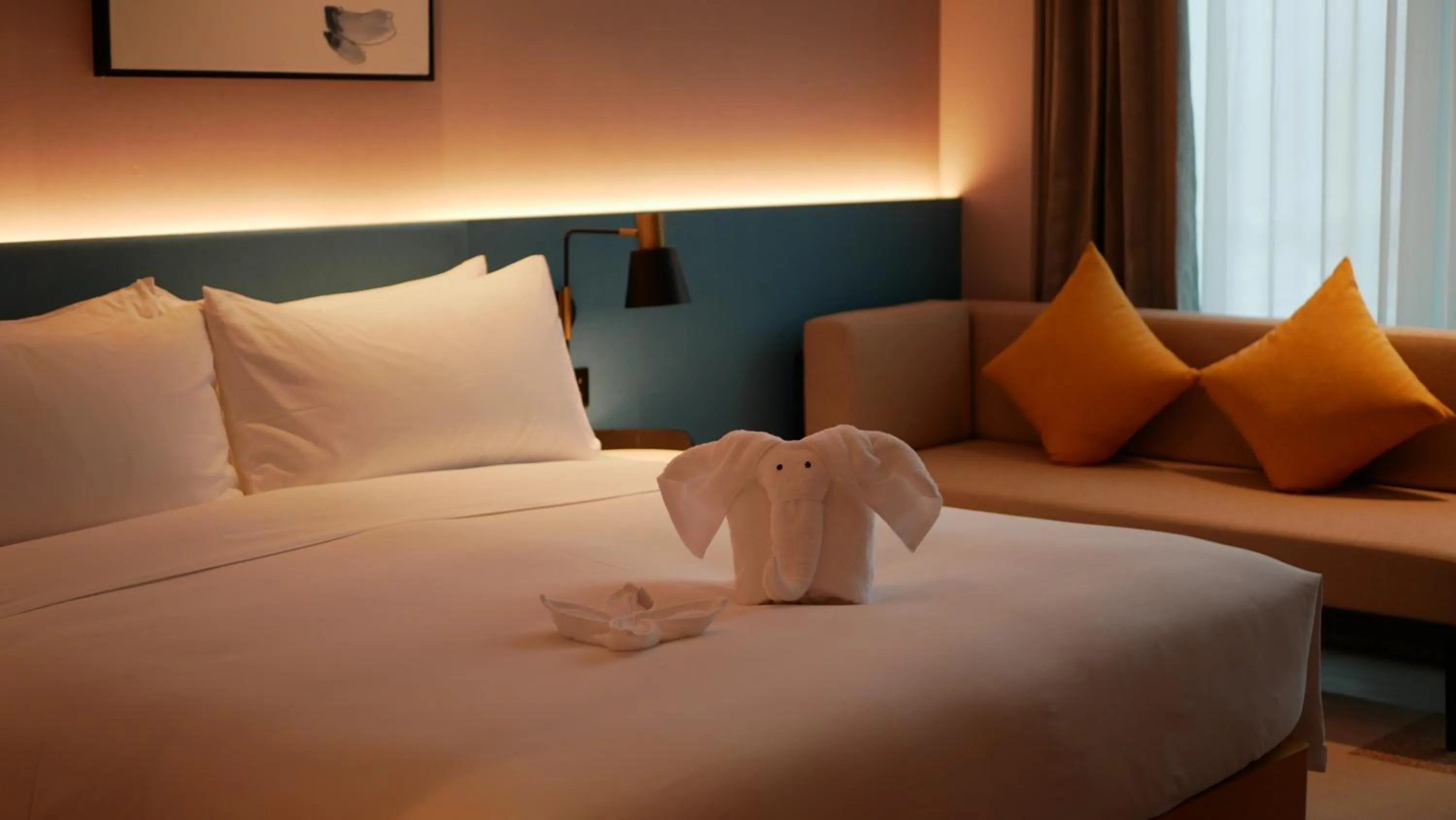 Photo of the whole room, Bed in Hilton Garden Inn Shenzhen Airport