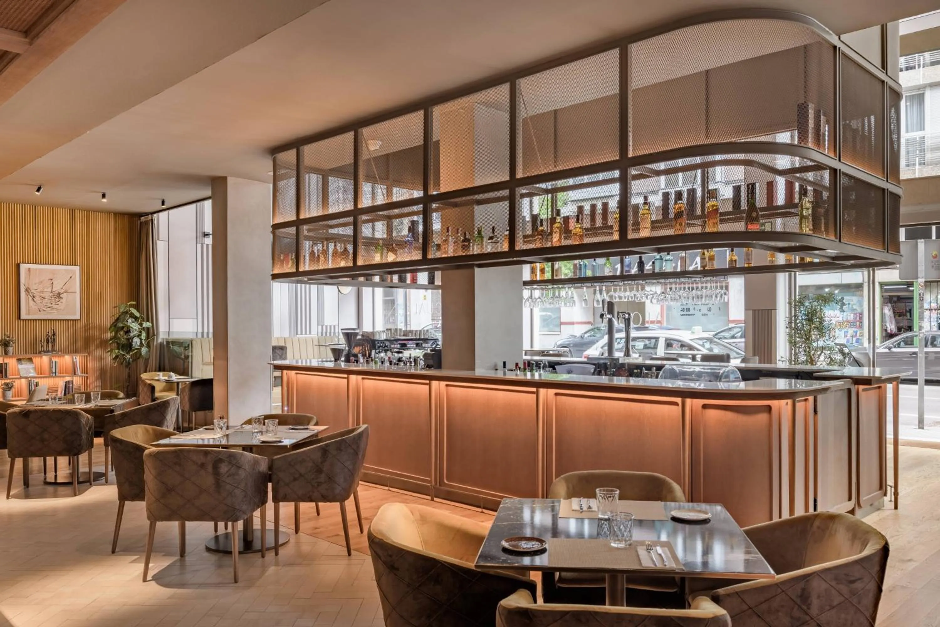 Lounge or bar in AC Hotel Avenida de América by Marriott