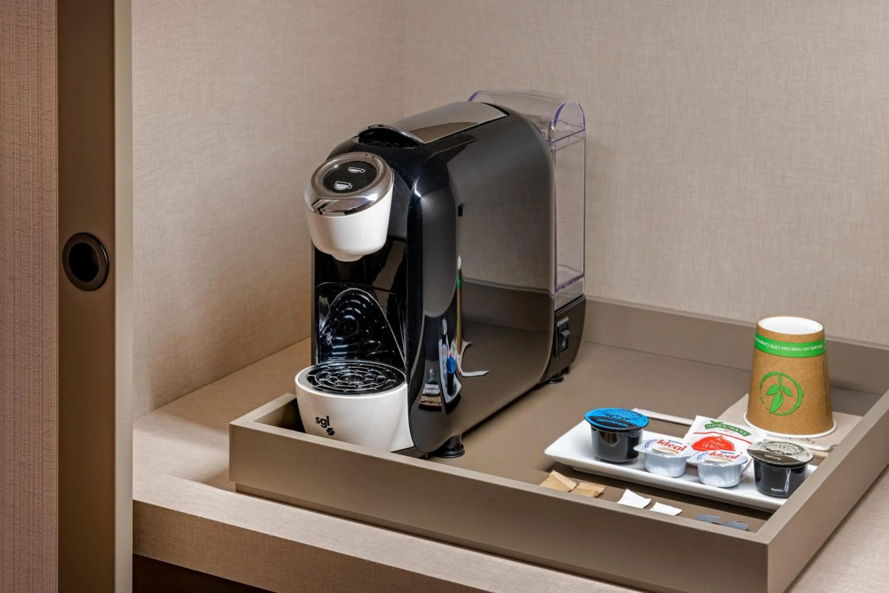 Coffee/tea facilities in AC Hotel Avenida de América by Marriott