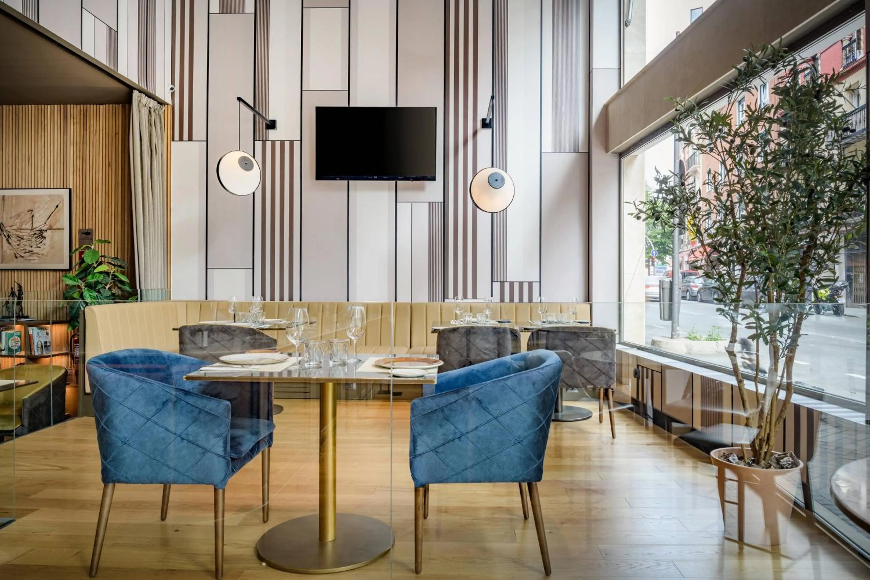 Restaurant/places to eat in AC Hotel Avenida de América by Marriott