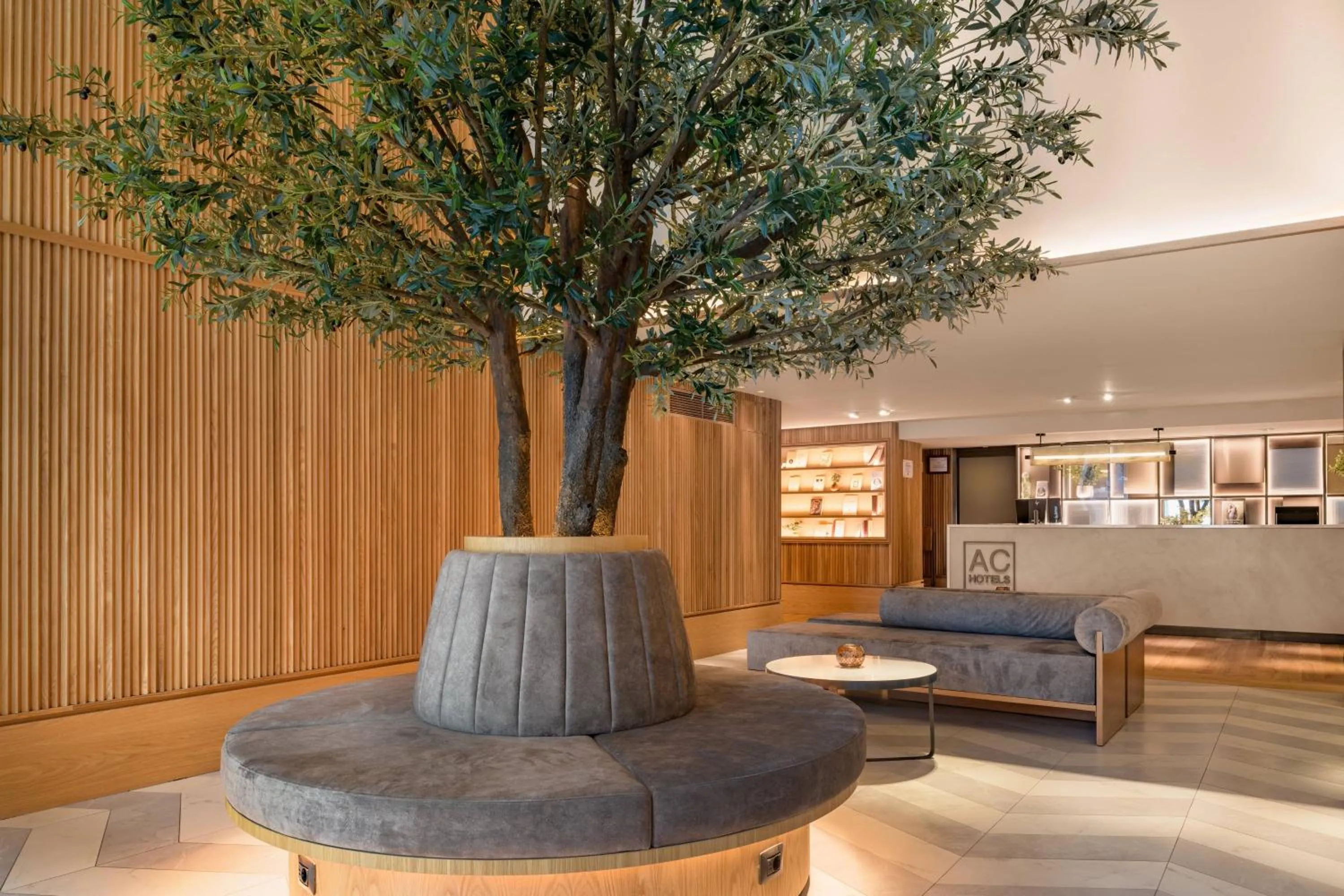 Lobby or reception in AC Hotel Avenida de América by Marriott