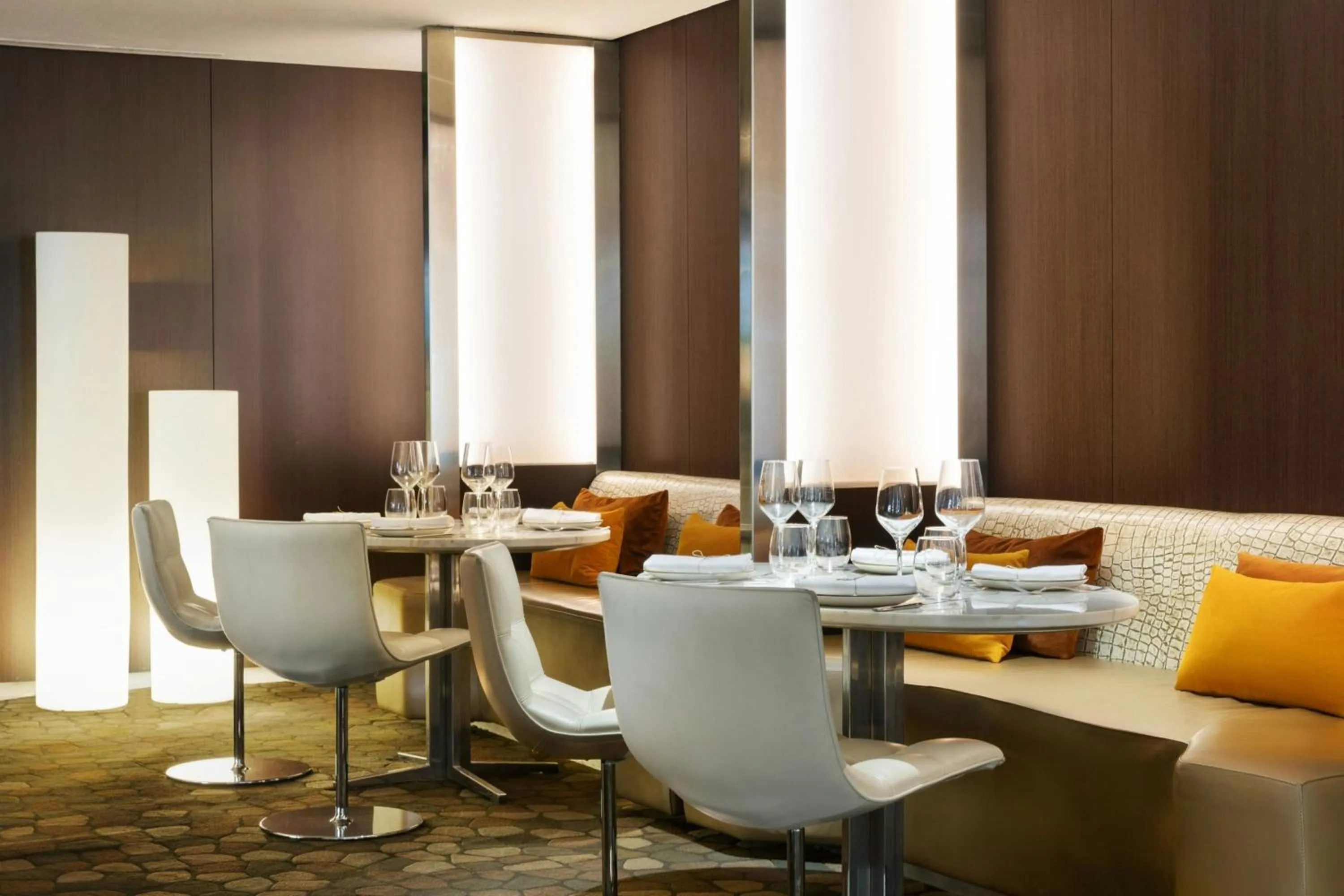 Lounge or bar in Renaissance Barcelona Hotel