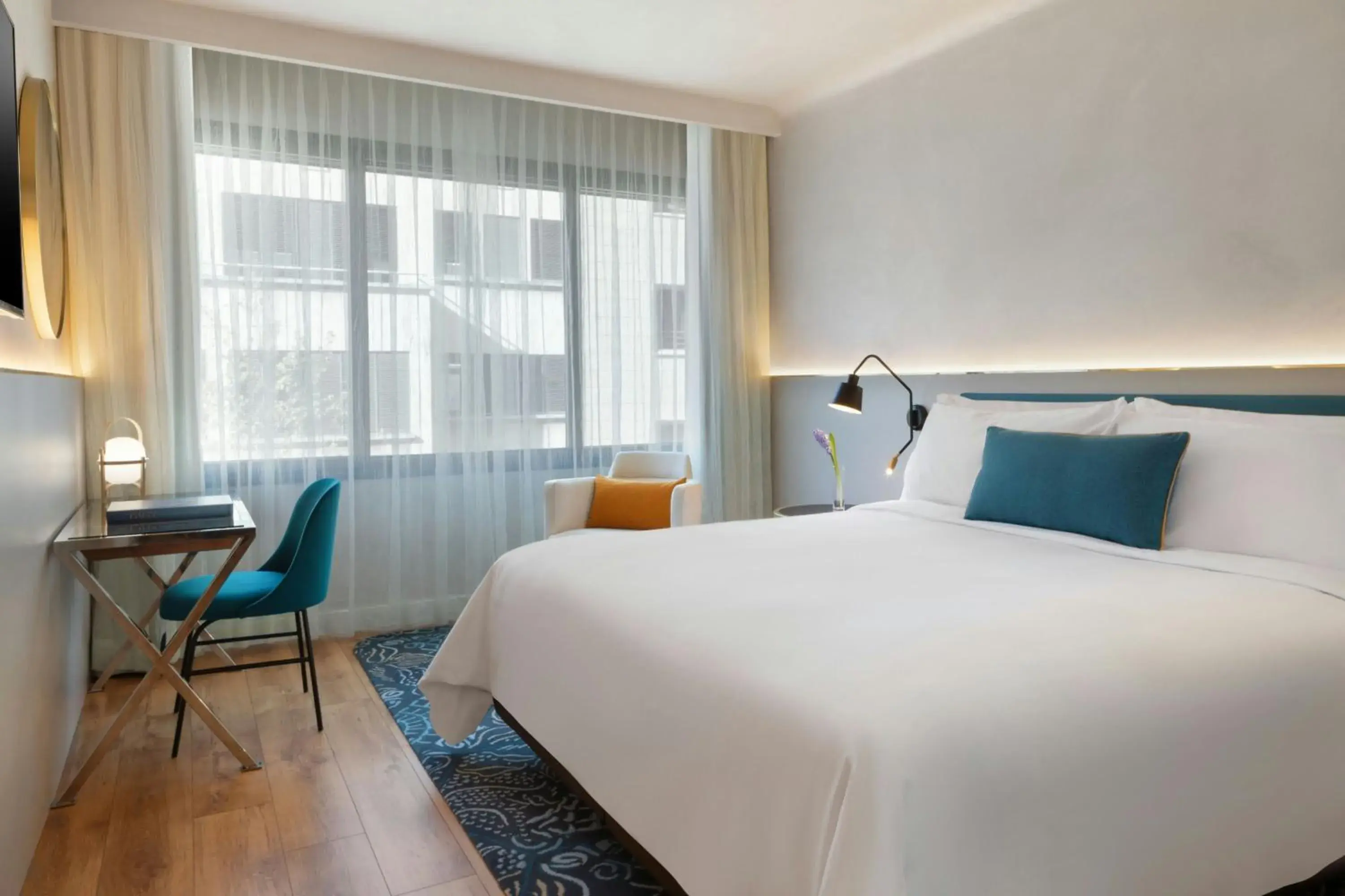 Urban Essential King Room in Renaissance Barcelona Hotel Urban Essential King Room in Renaissance Barcelona Hotel