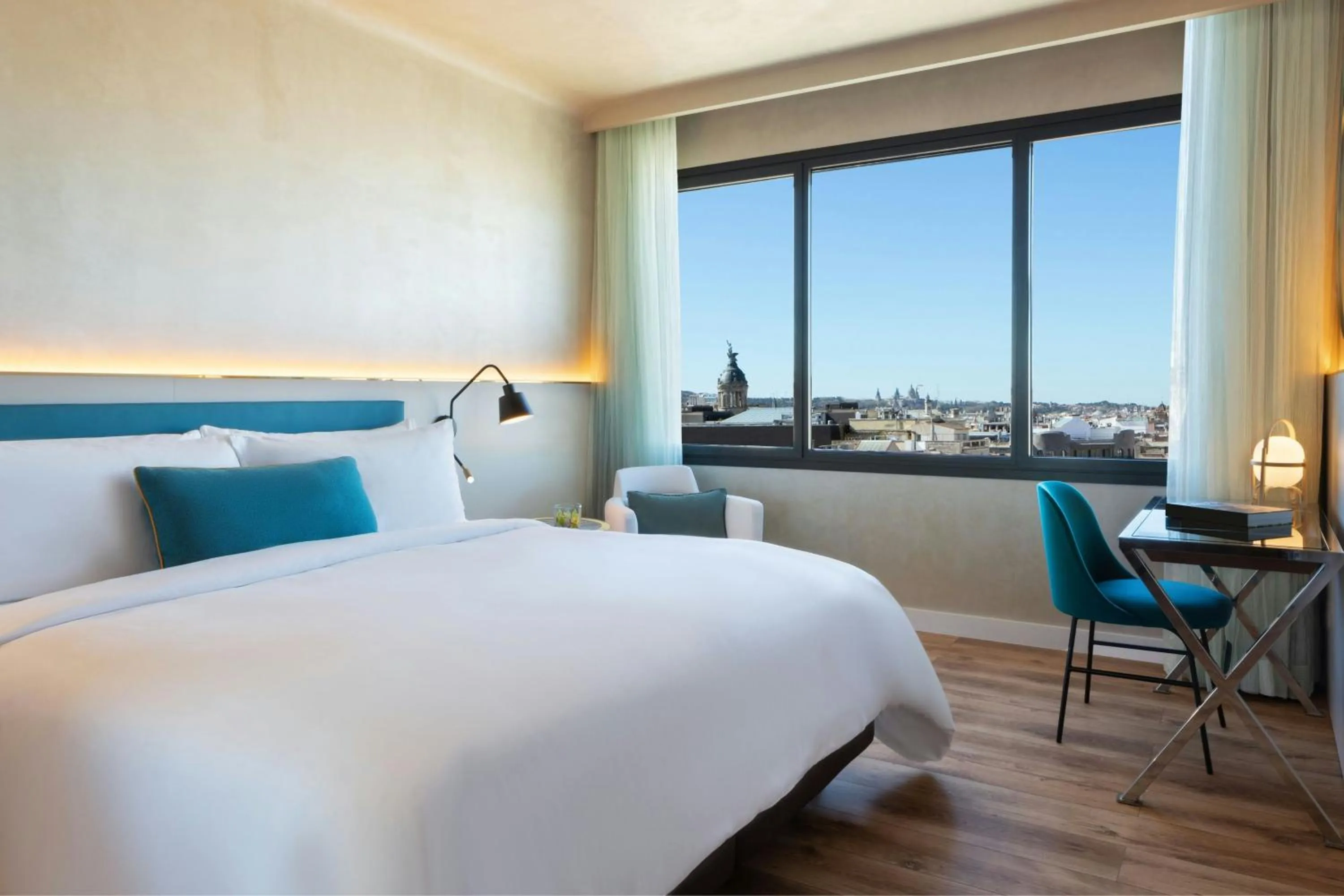 Photo of the whole room, Bed in Renaissance Barcelona Hotel