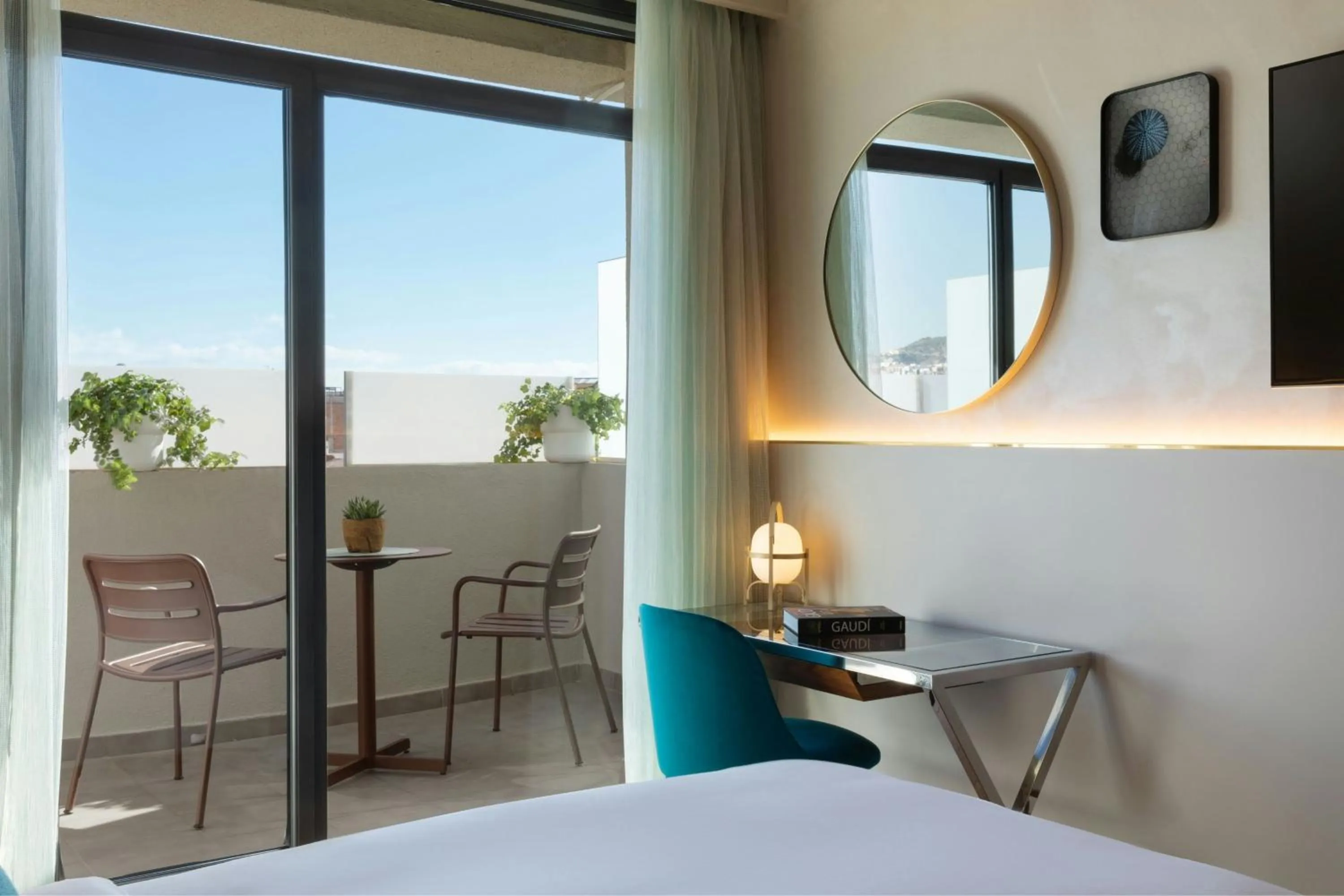 Photo of the whole room, Bed in Renaissance Barcelona Hotel