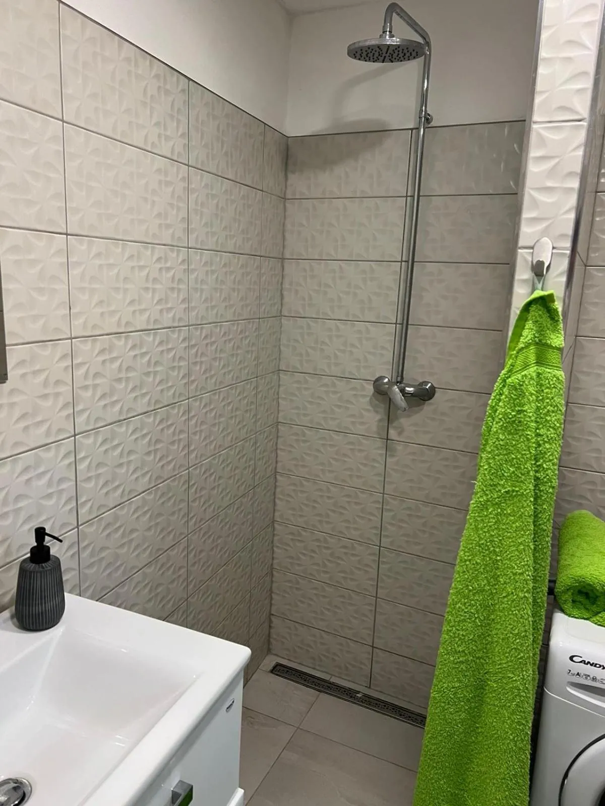 Shower in Thermal Apartments