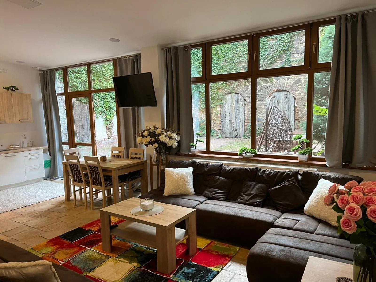 Communal lounge/ TV room in Thermal Apartments