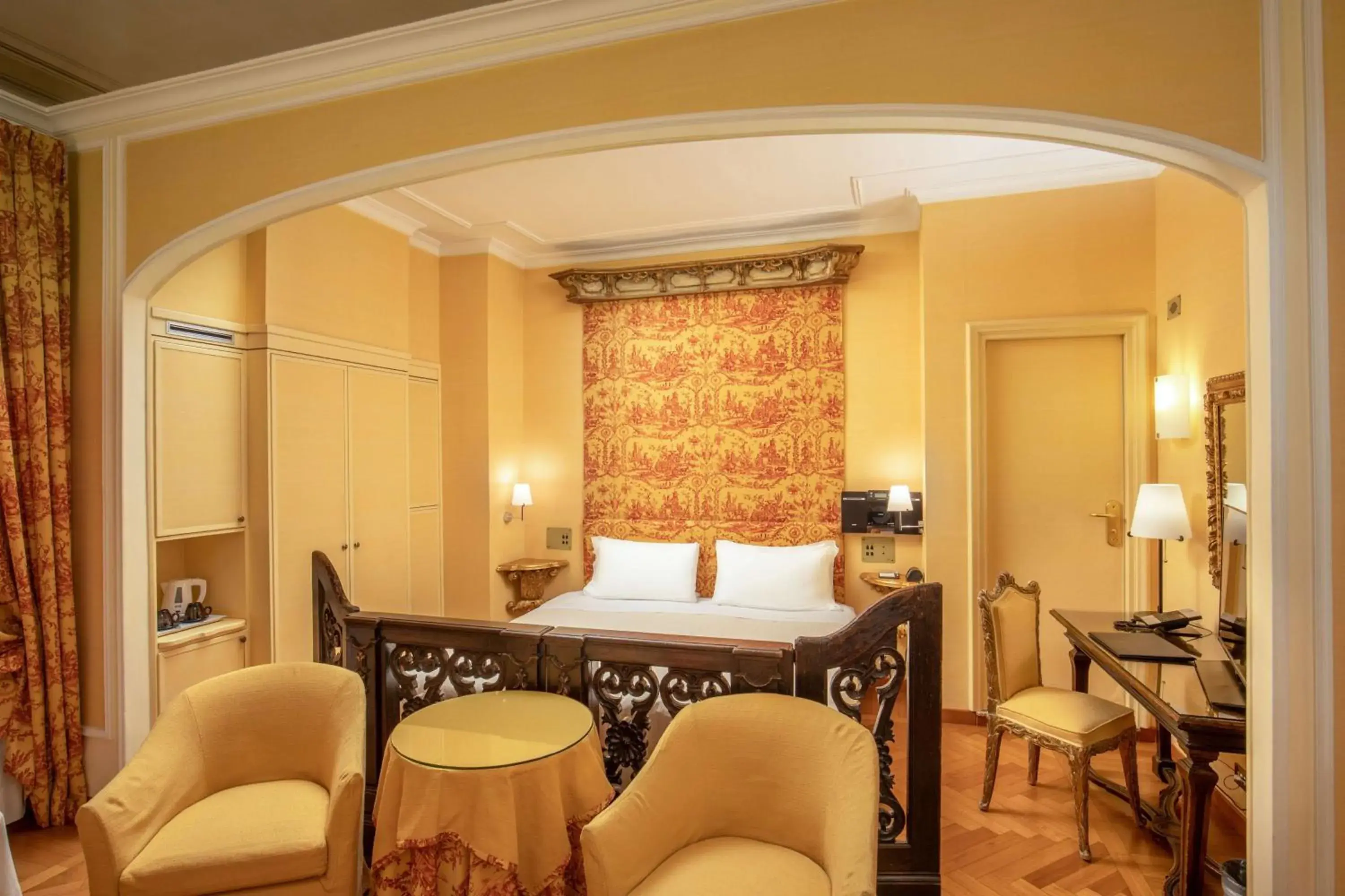 Bedroom, Bed in Hotel Canada, BW Premier Collection Bedroom, Bed in Hotel Canada, BW Premier Collection