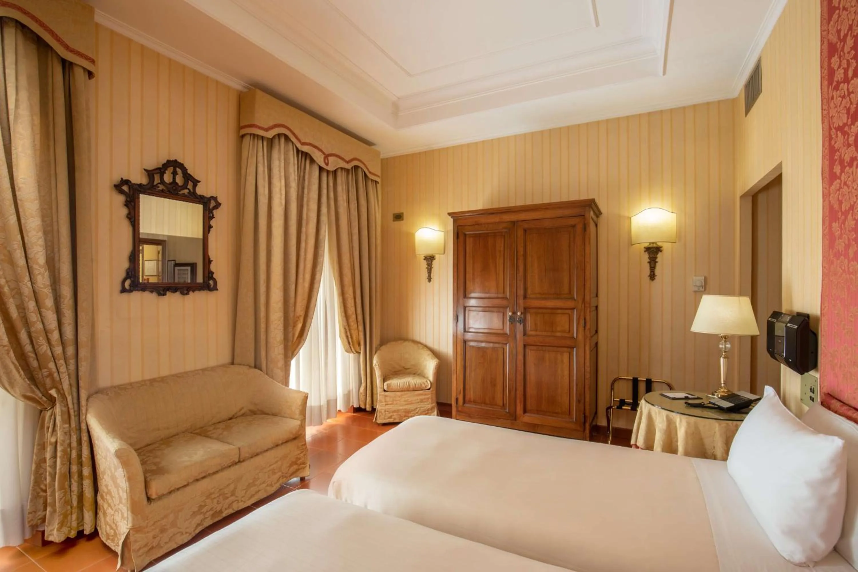 Bedroom, Bed in Hotel Canada, BW Premier Collection