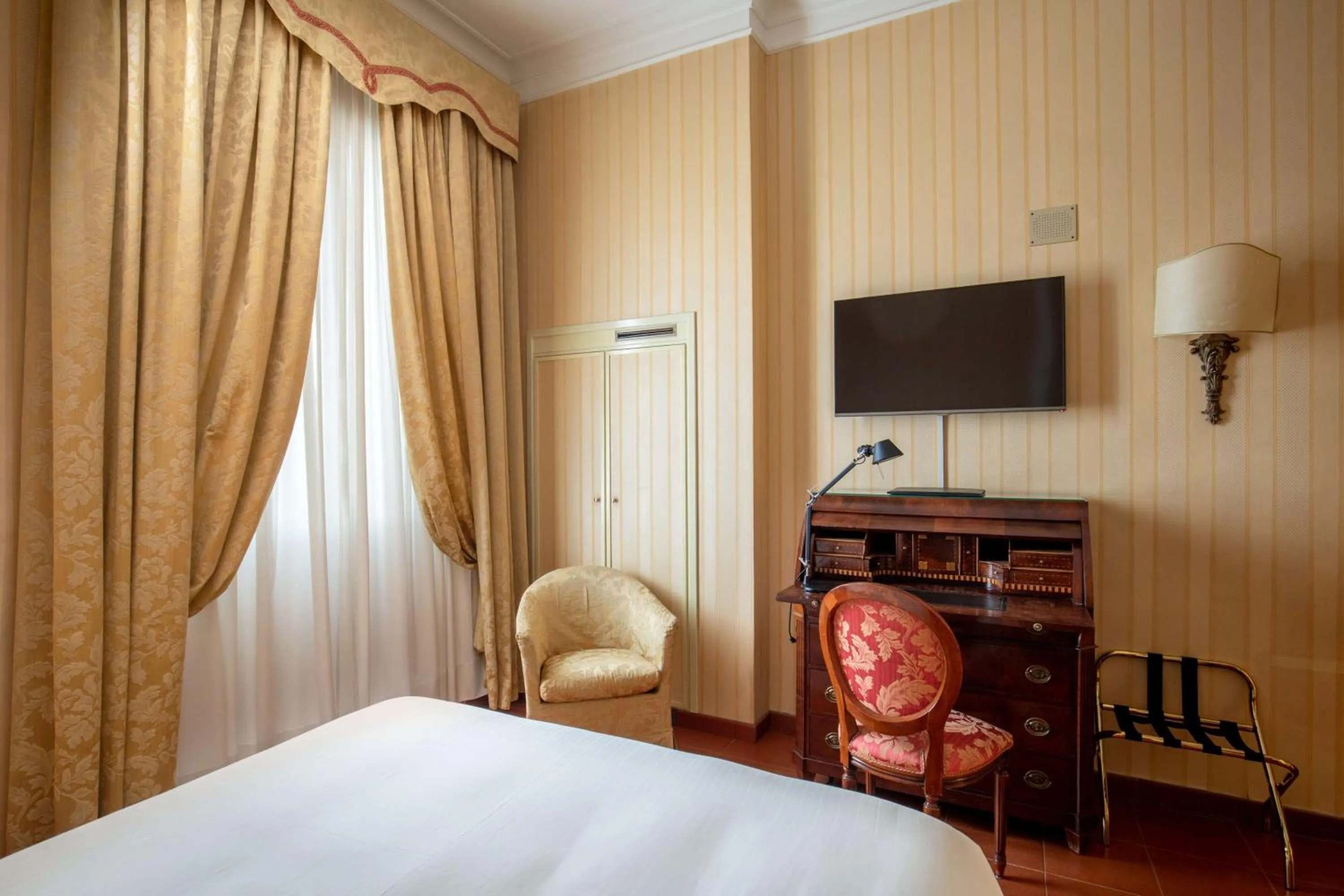 Bedroom, Bed in Hotel Canada, BW Premier Collection