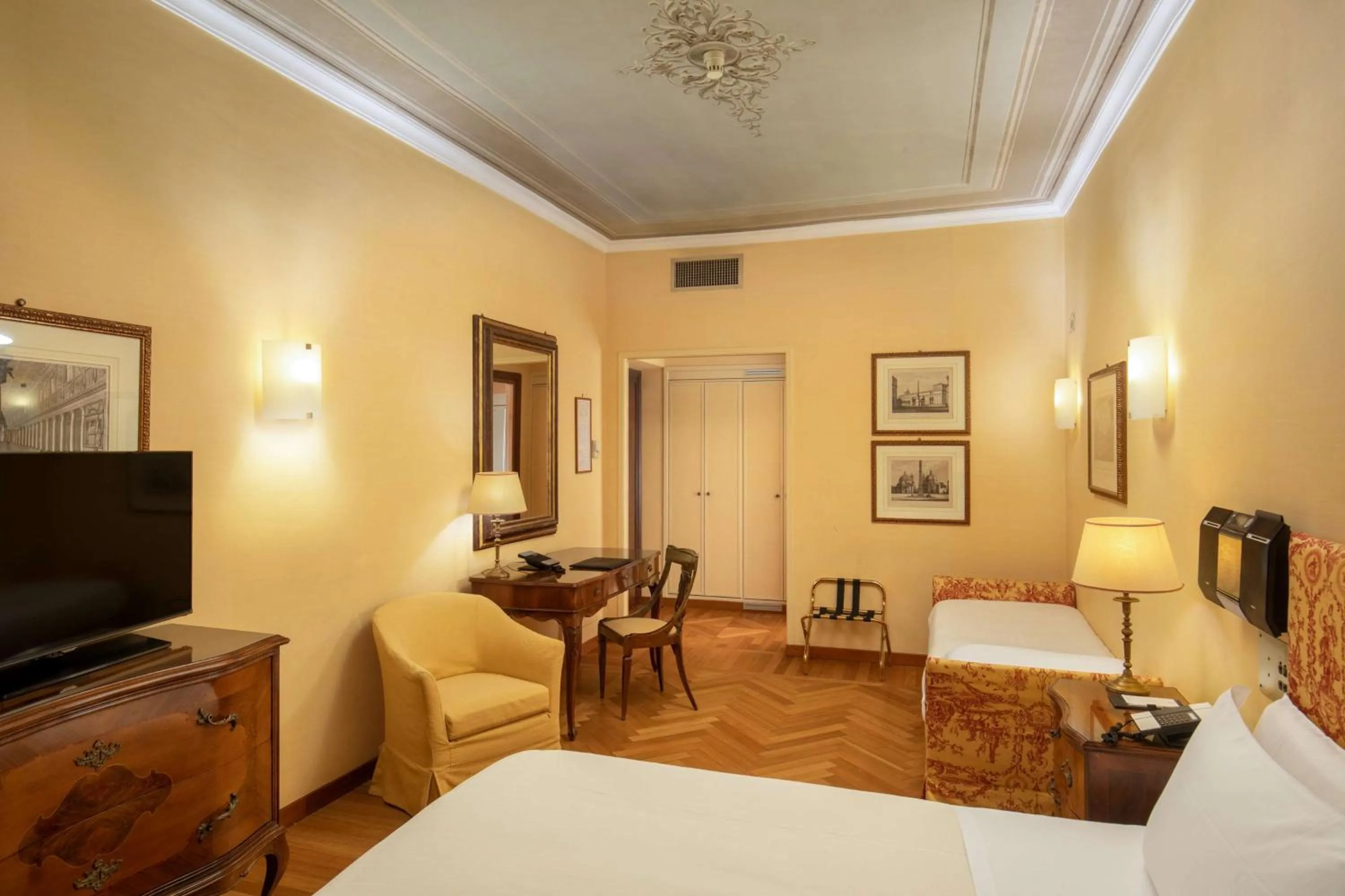 Bedroom, Bed in Hotel Canada, BW Premier Collection