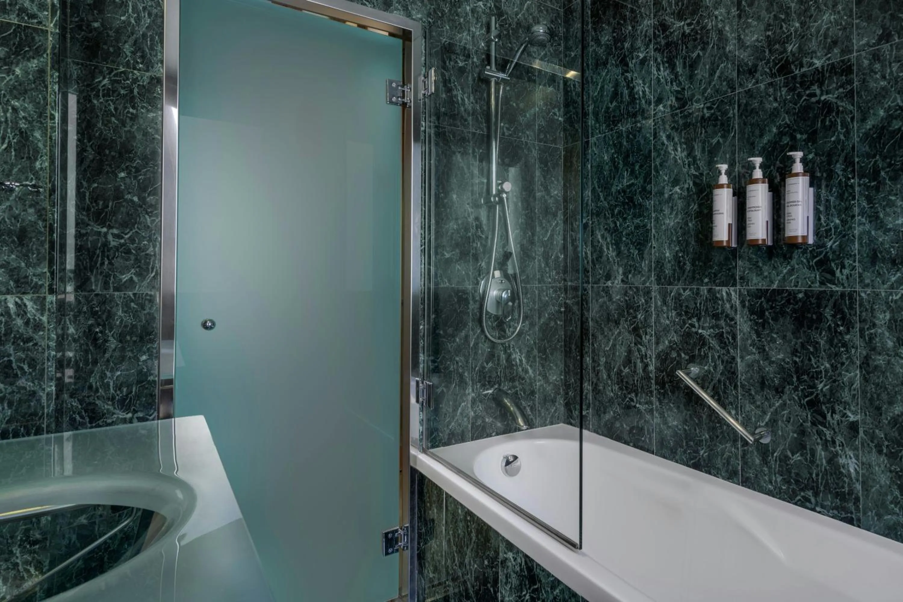 Photo of the whole room in AC Hotel Los Vascos by Marriott