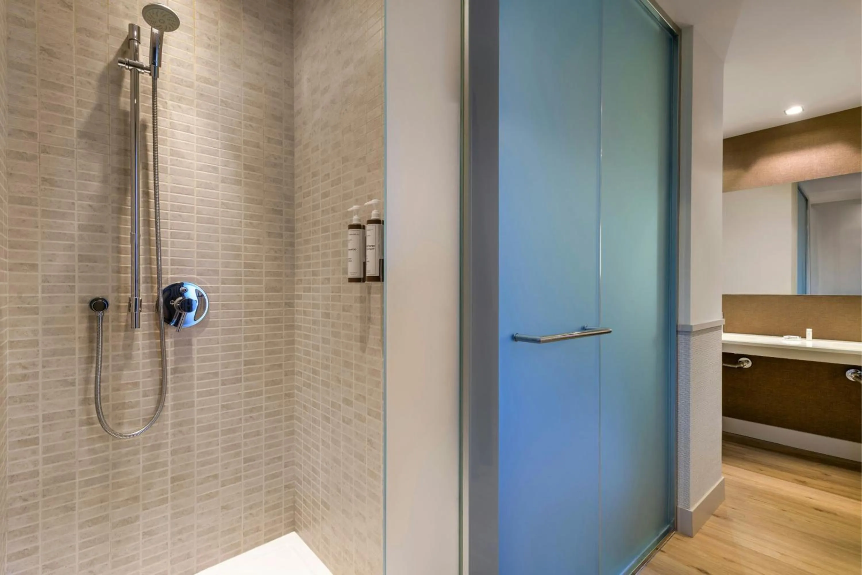 Photo of the whole room in AC Hotel Los Vascos by Marriott