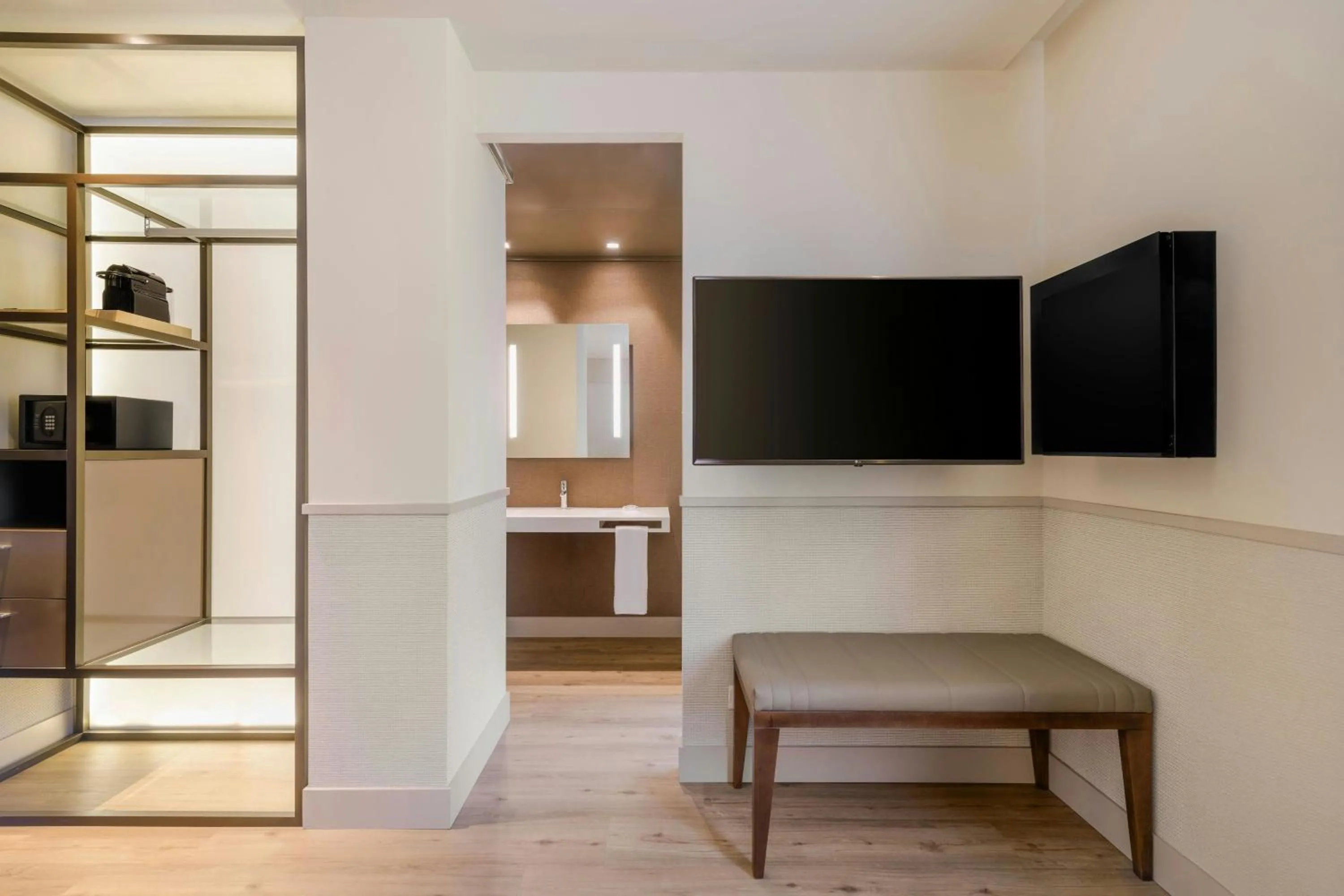 Photo of the whole room in AC Hotel Los Vascos by Marriott