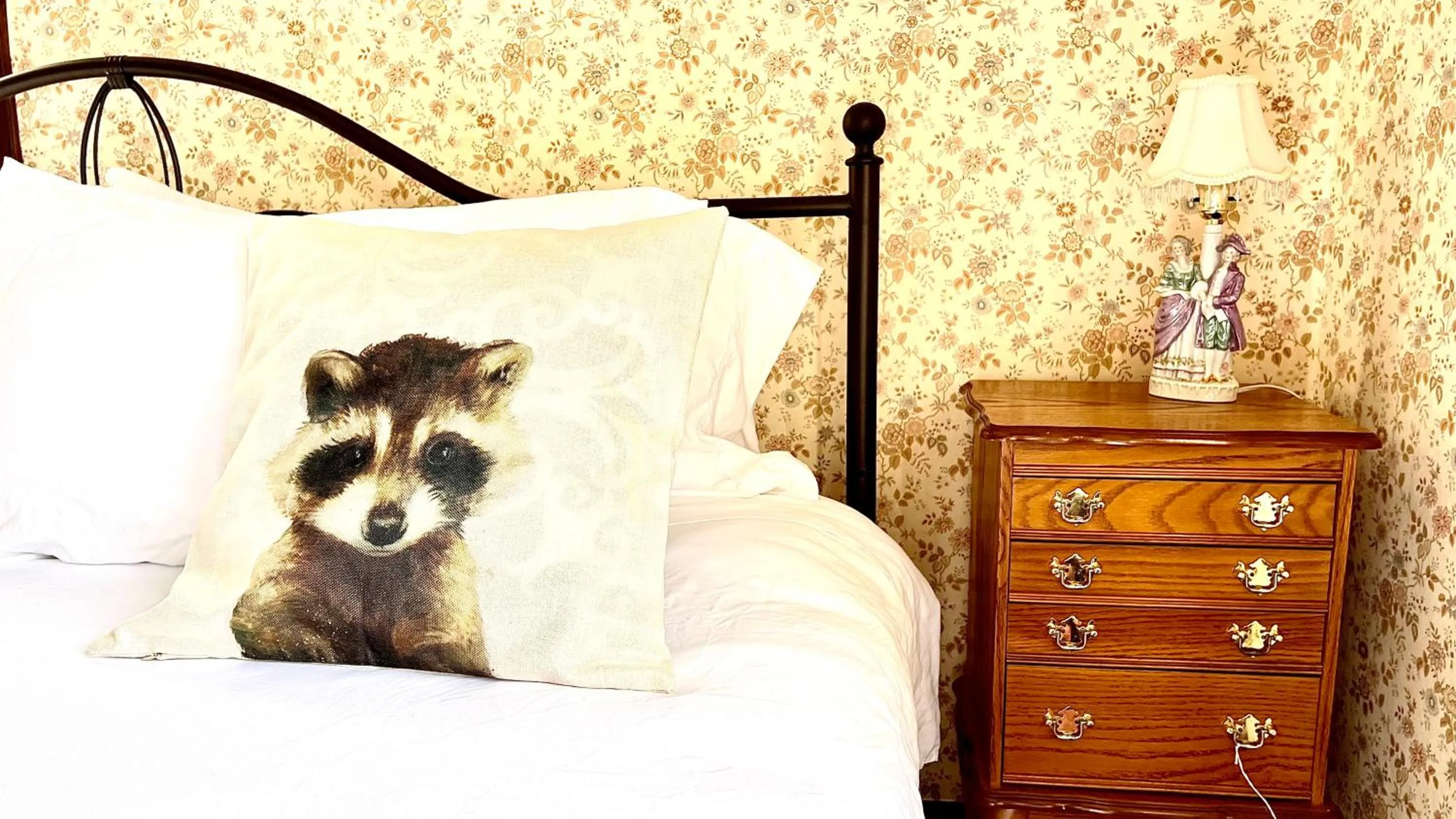 Bed in Hotel La More at The Bisbee Inn