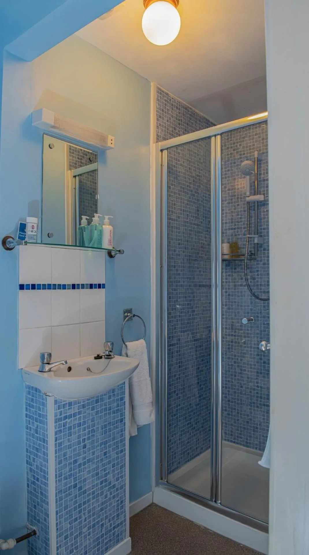 Bathroom in Trevarrian Lodge