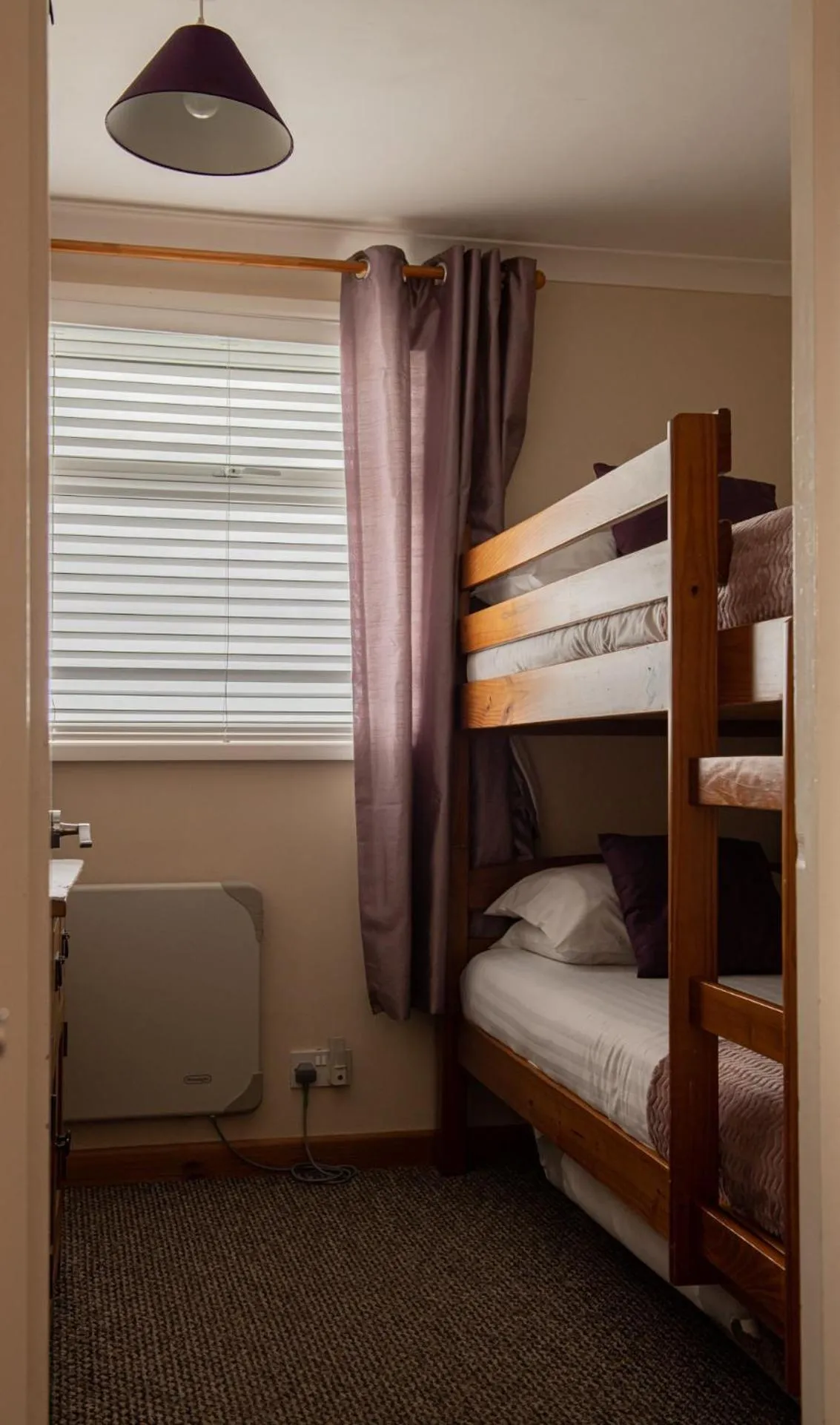 Bedroom, Bed in Trevarrian Lodge