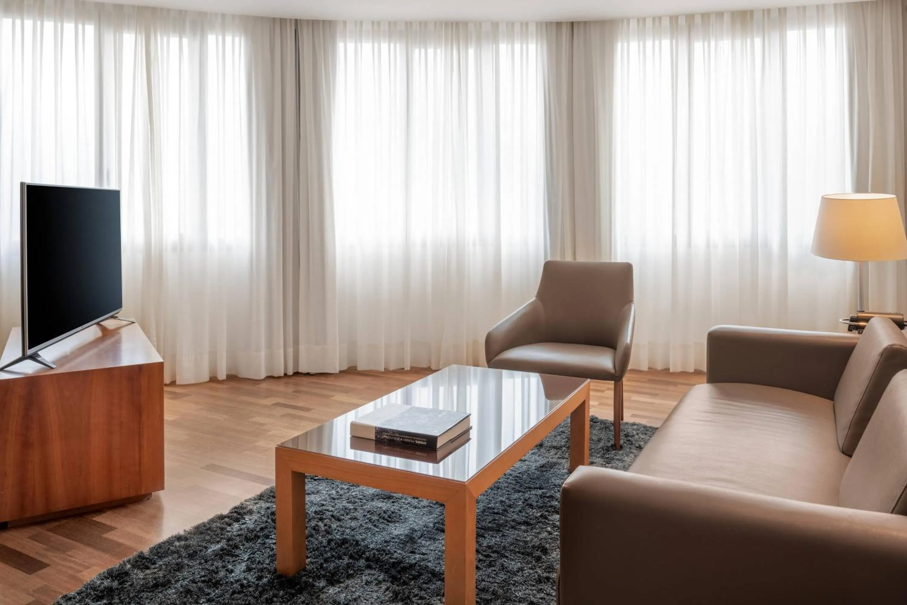 Living room in AC Hotel Málaga Palacio by Marriott