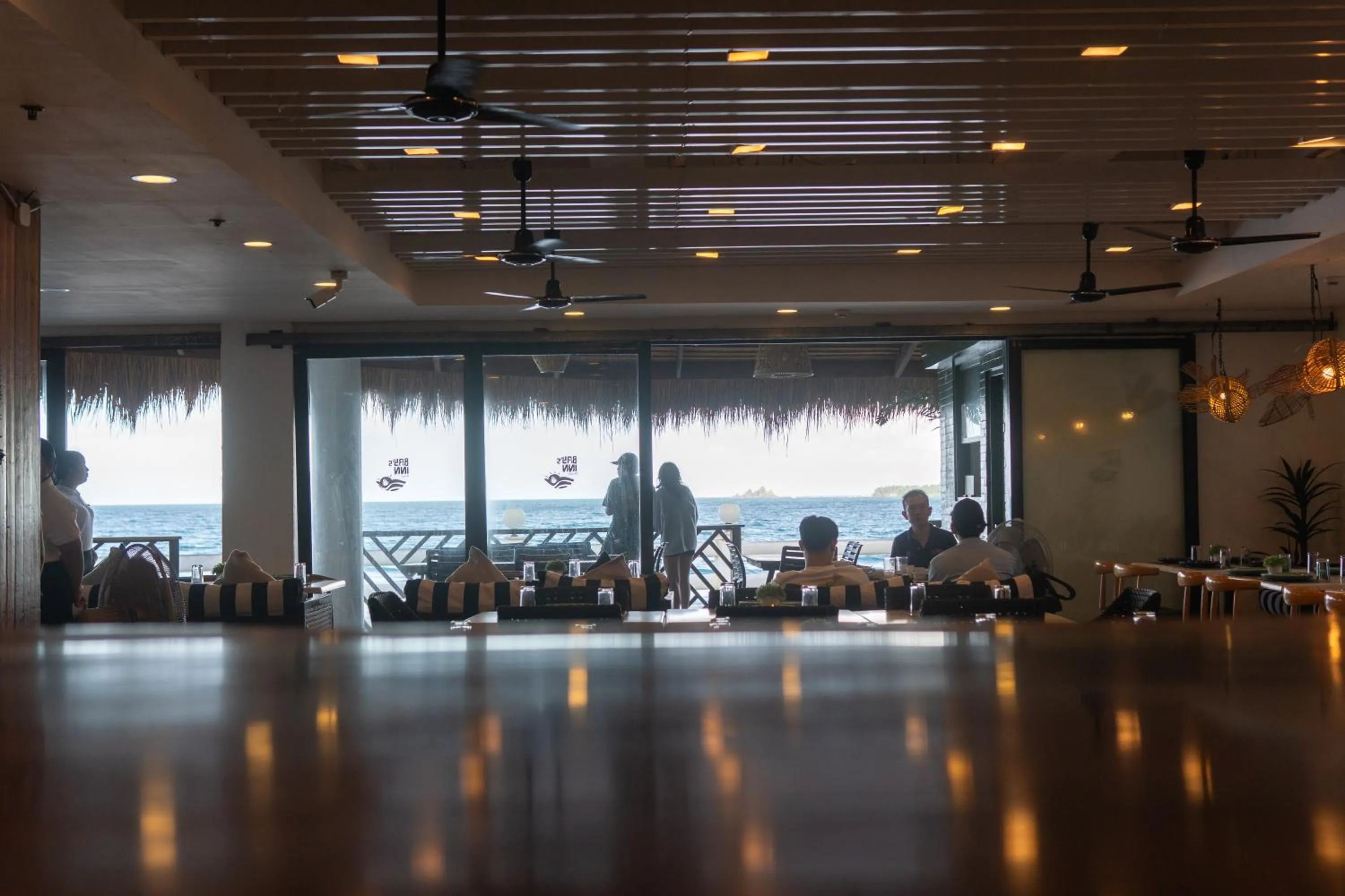 Restaurant/places to eat in Bay's Inn Resort