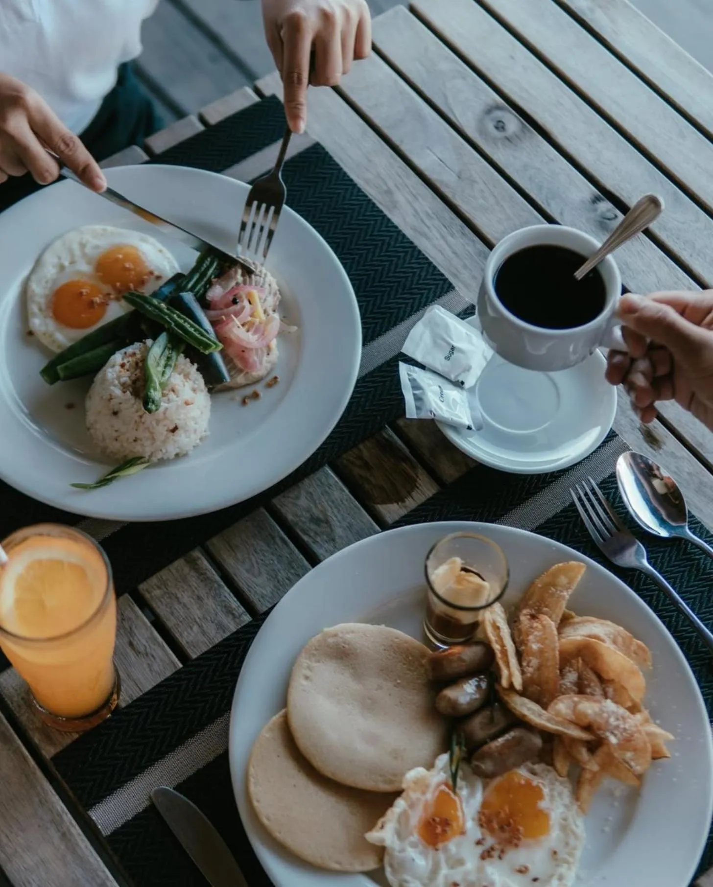 Restaurant/places to eat in Bay's Inn Resort