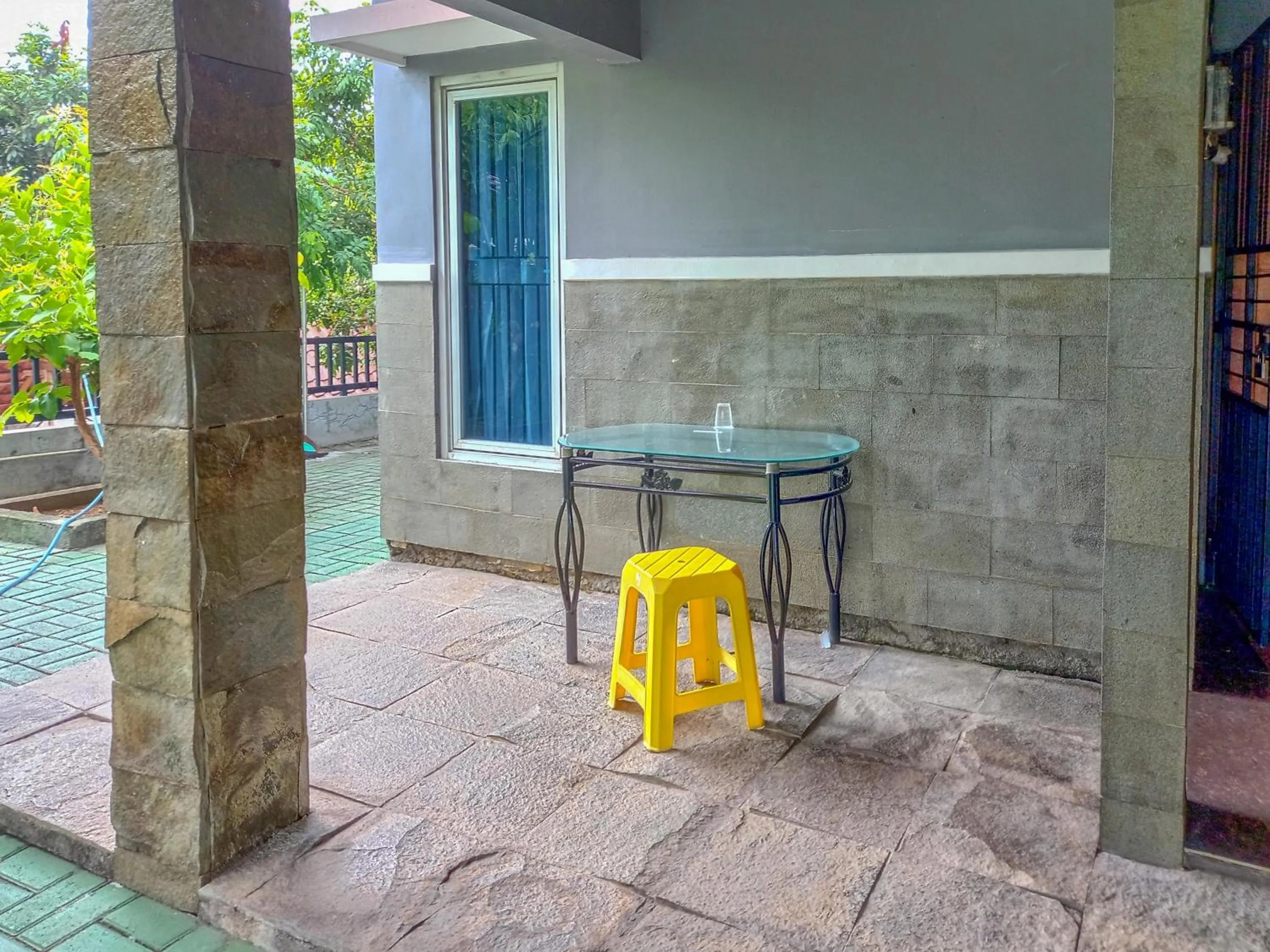 Seating area in Alif House Syariah Redpartner near Taman Dayu Pandaan