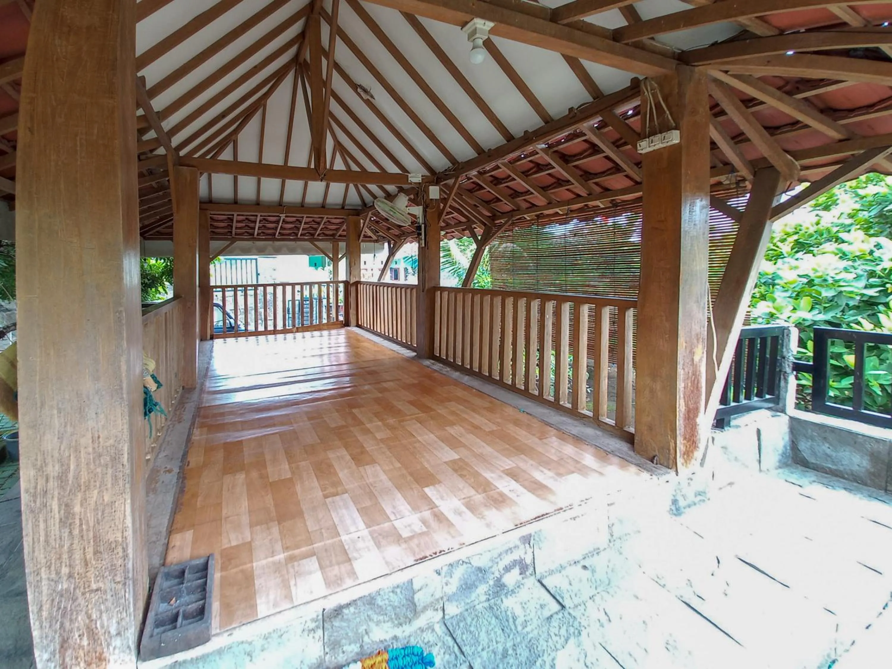 Seating area in Alif House Syariah Redpartner near Taman Dayu Pandaan