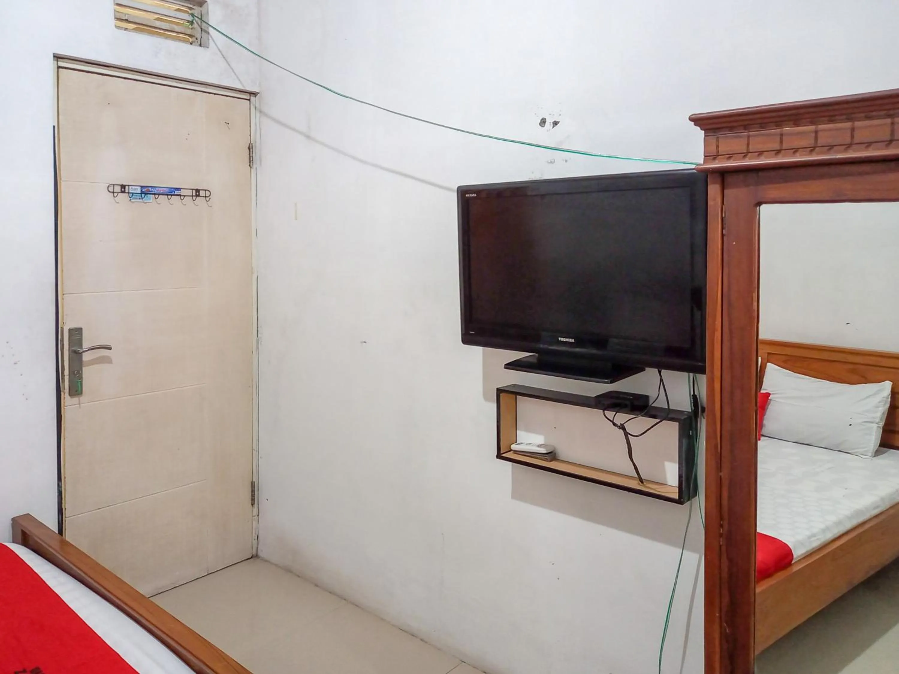 TV and multimedia, Bed in Alif House Syariah Redpartner near Taman Dayu Pandaan